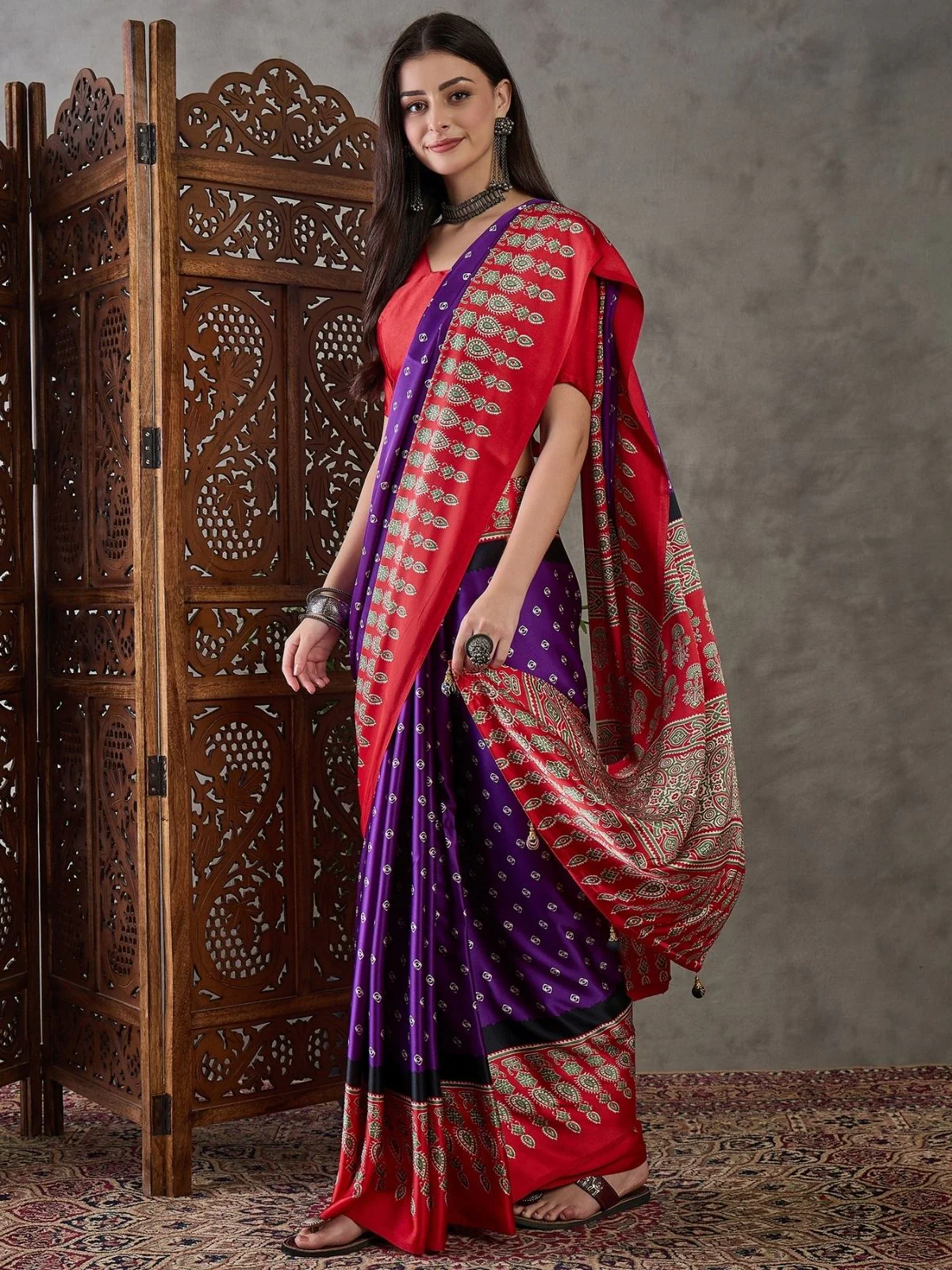 Odette Purple And Red Silk Blend Printed Elegant Saree For Women - Image 3