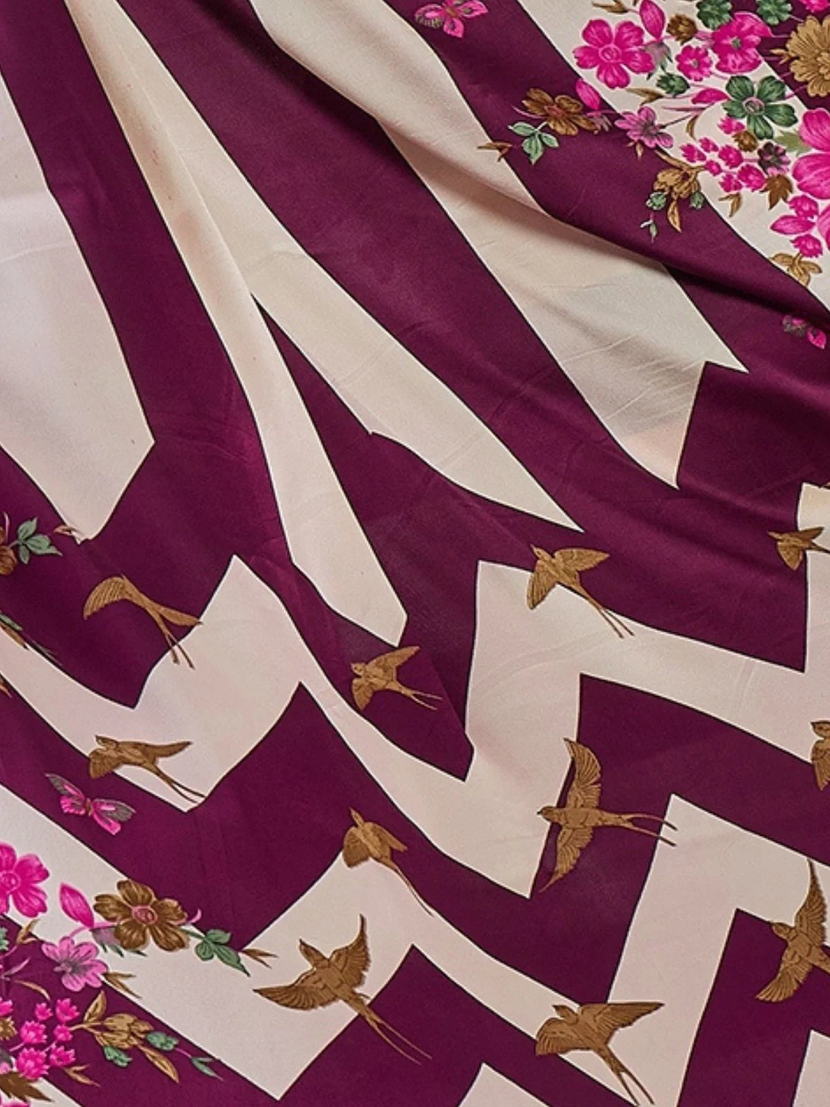 Odette Purple And White Silk Blend Printed Elegant Saree For Women - Image 5