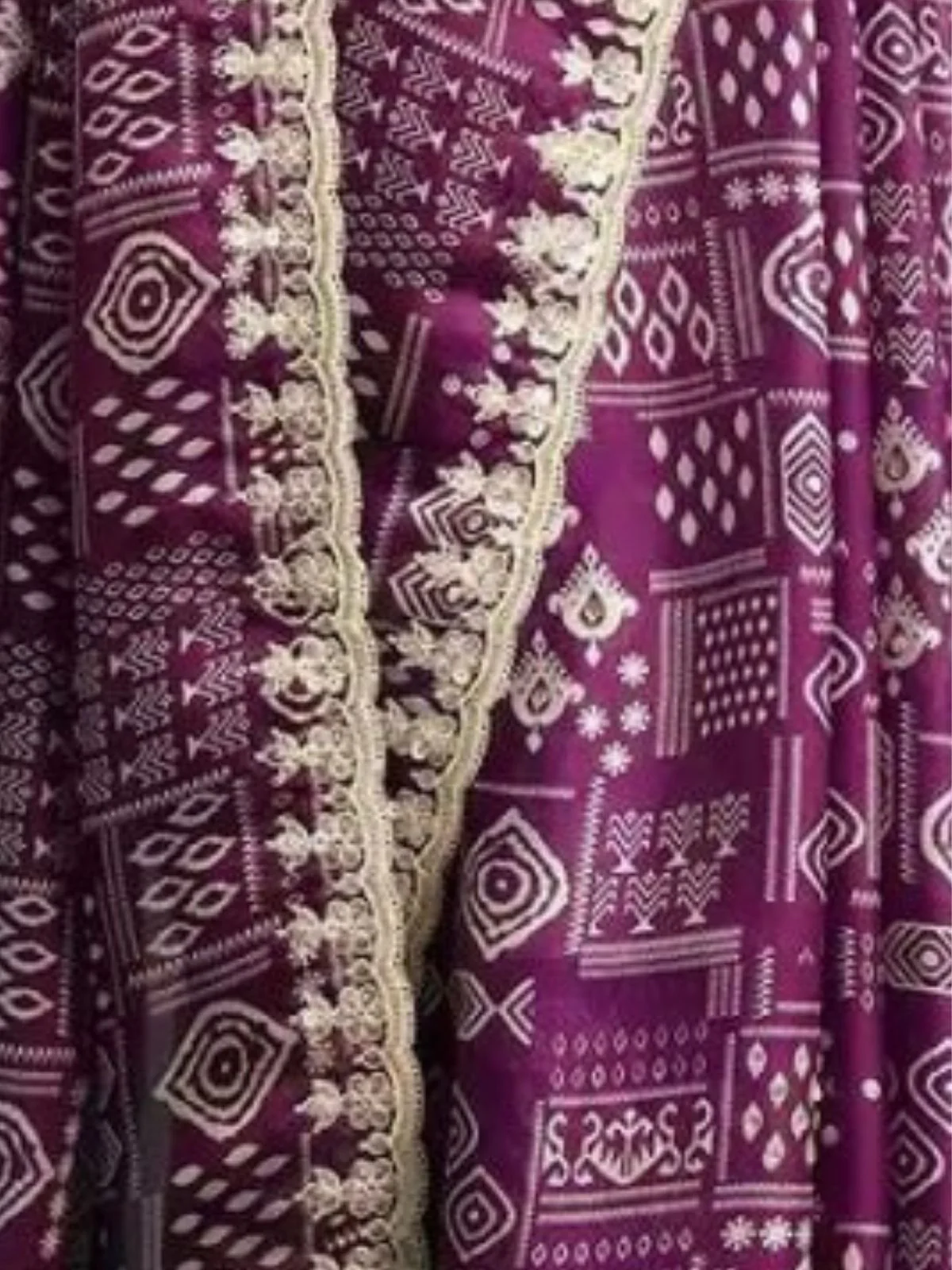 Odette Purple Chinon Digital Print Saree For Women - Image 4