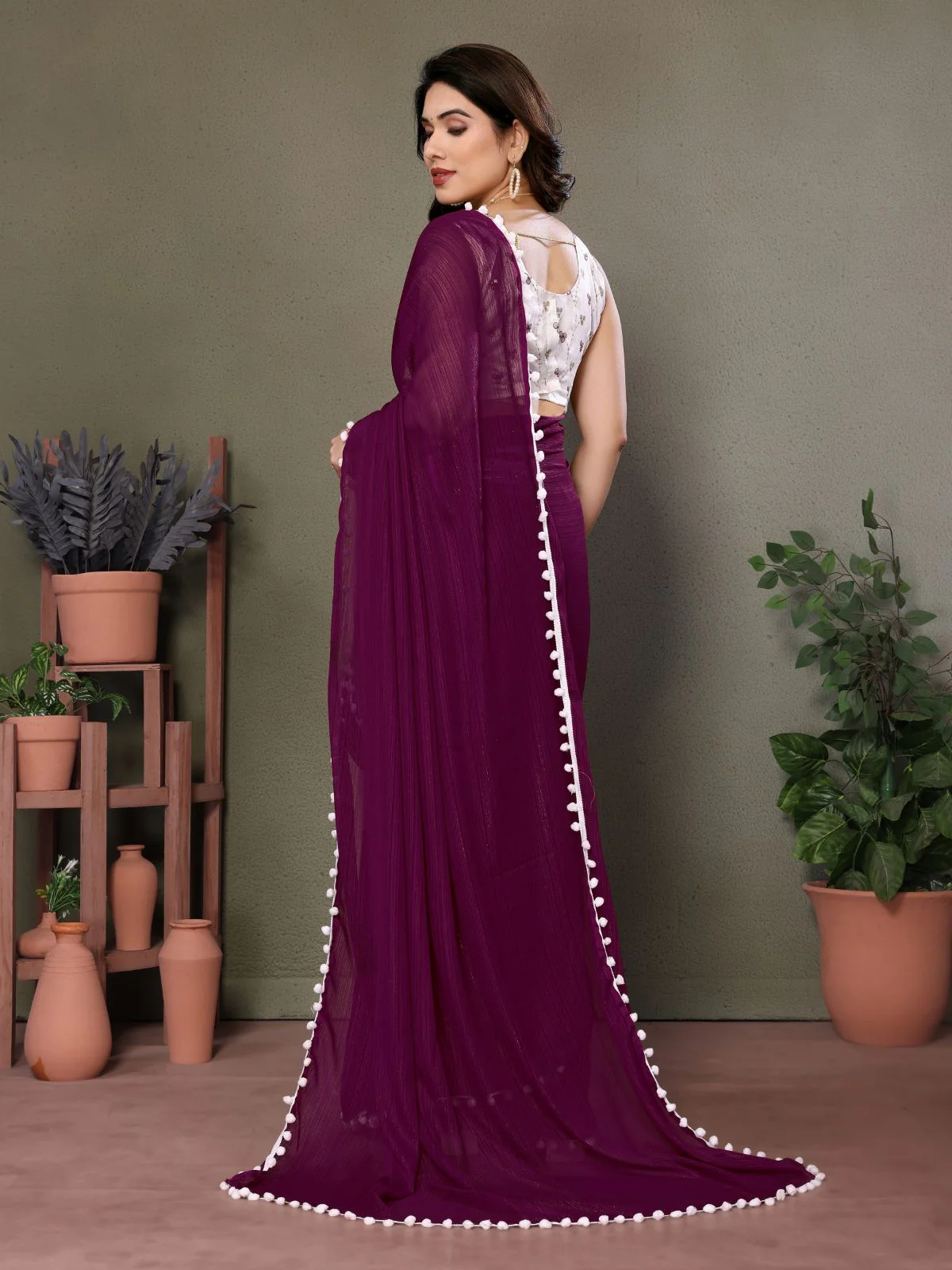 Odette Purple Georgette Plain Saree For Women - Image 3