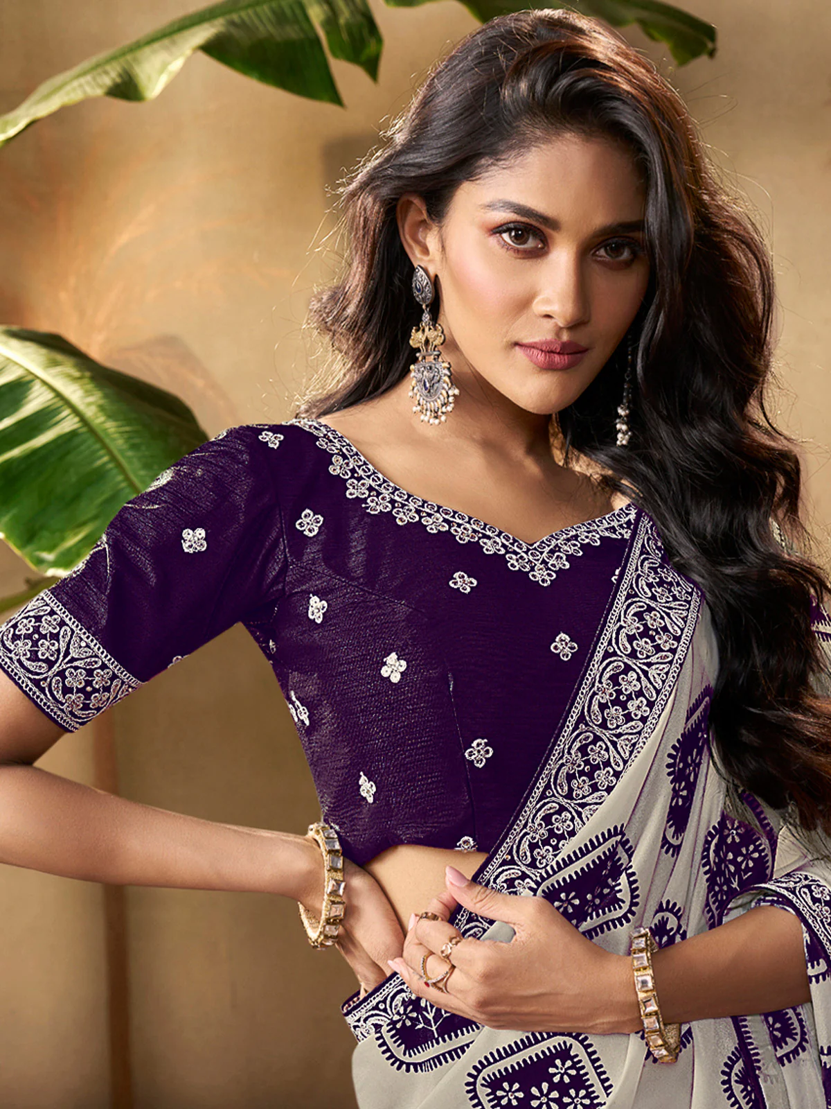 Odette Off White and Purple Georgette Printed Saree with Unstitched Blouse For Women - Image 2