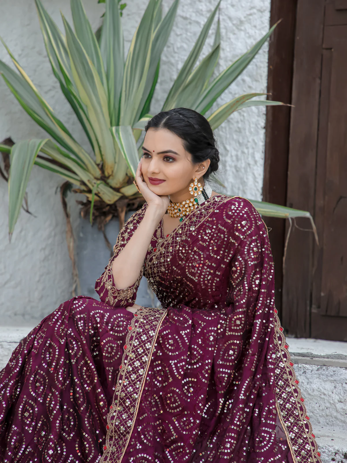 Odette Purple Georgette Saree with unstitched Blouse for Women - Image 5