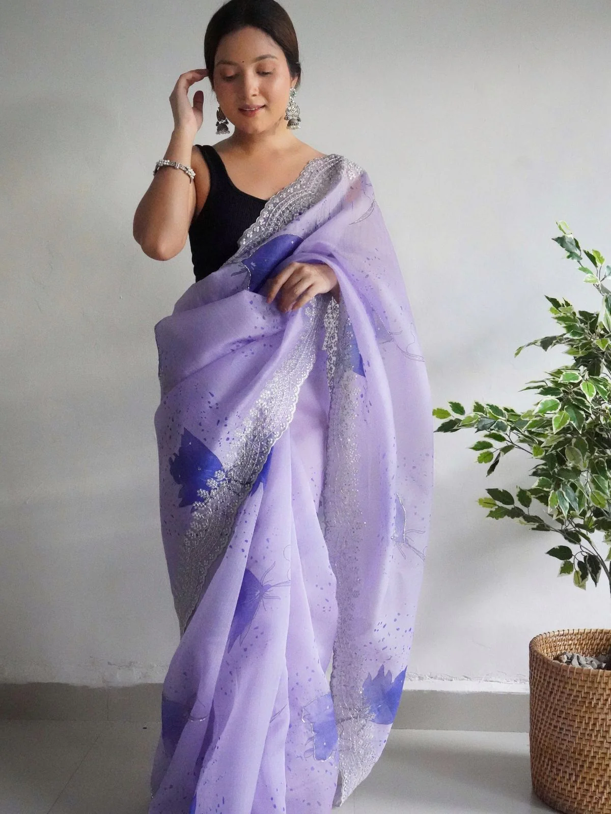 Odette Light Purple Organza Printed Saree With Unstitched Blouse For Women - Image 2