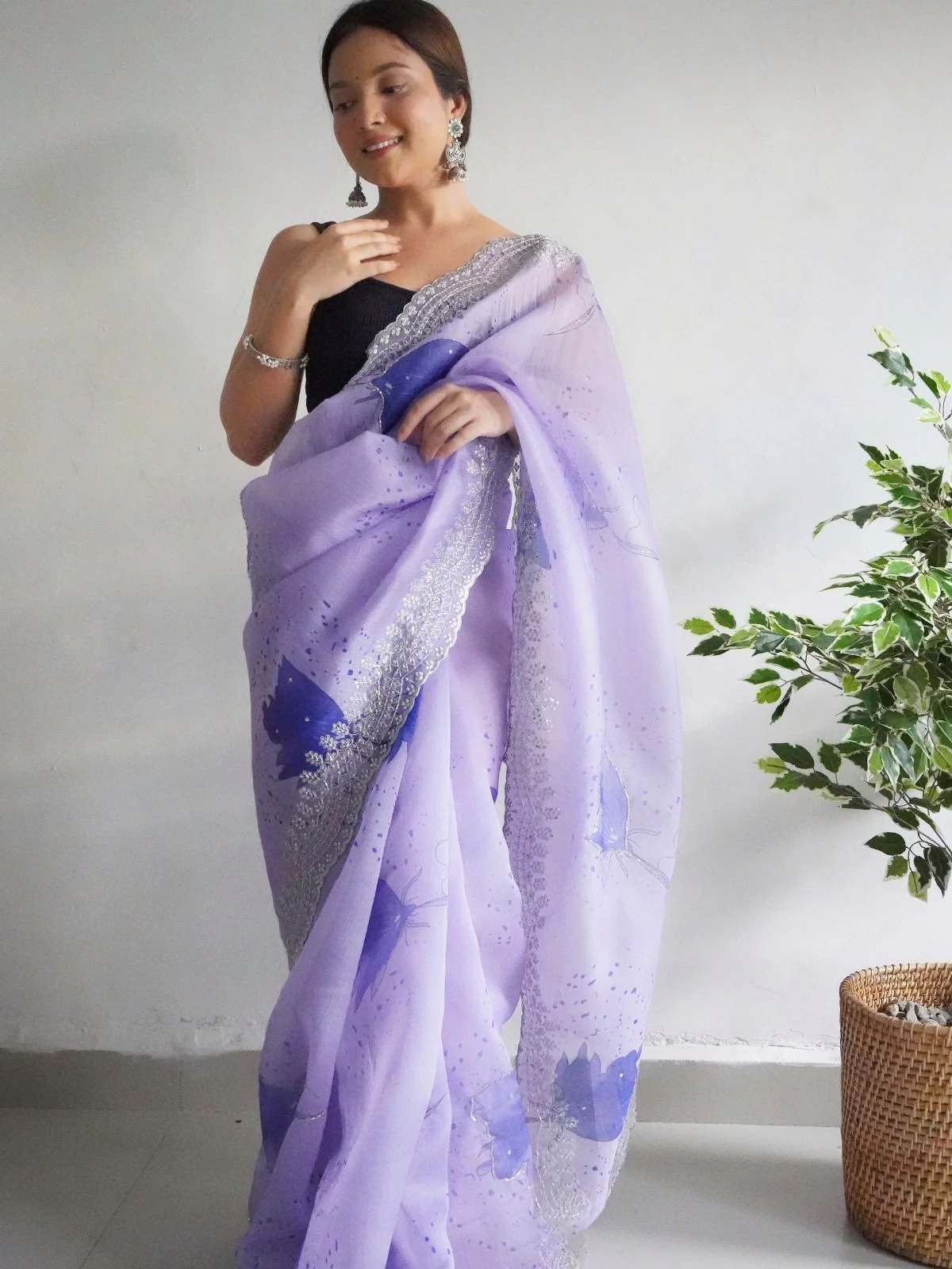 Odette Light Purple Organza Printed Saree With Unstitched Blouse For Women - Image 3