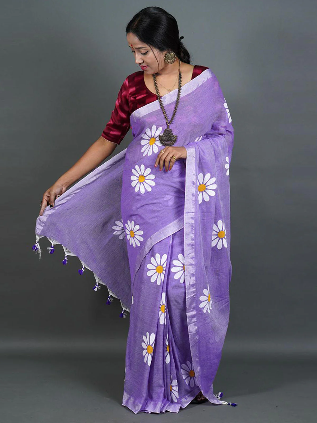 Odette Purple Printed Cotton Saree With Unstitched Blouse For Women - Image 2