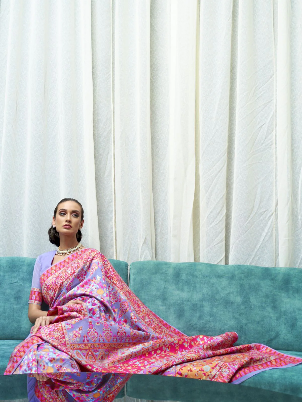 Odette Purple Printed Silk Blend Saree With Unstitched Blouse For Women - Image 3