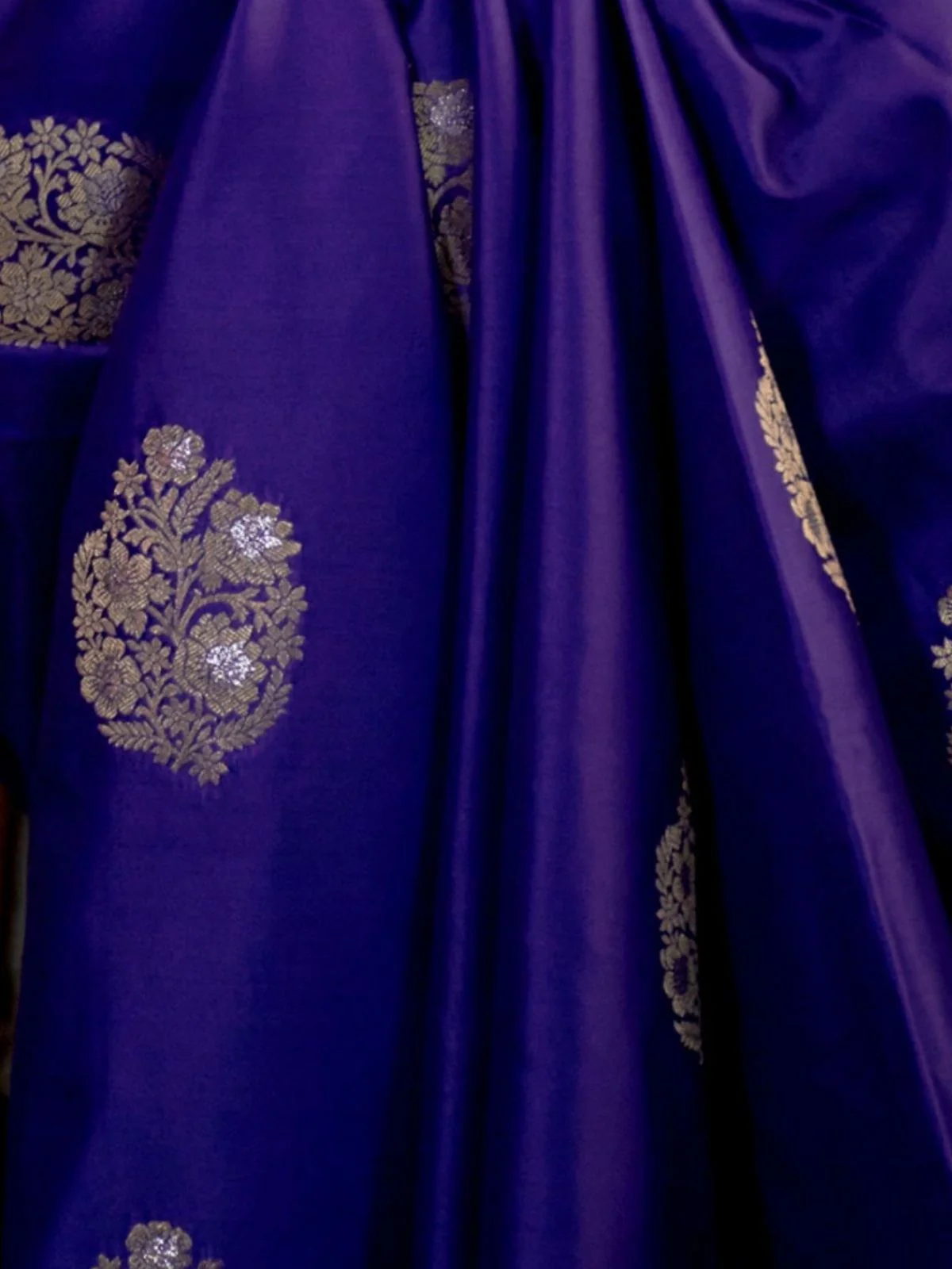 Odette Purple Satin Woven Saree With Unstitched Blouse For Women - Image 3