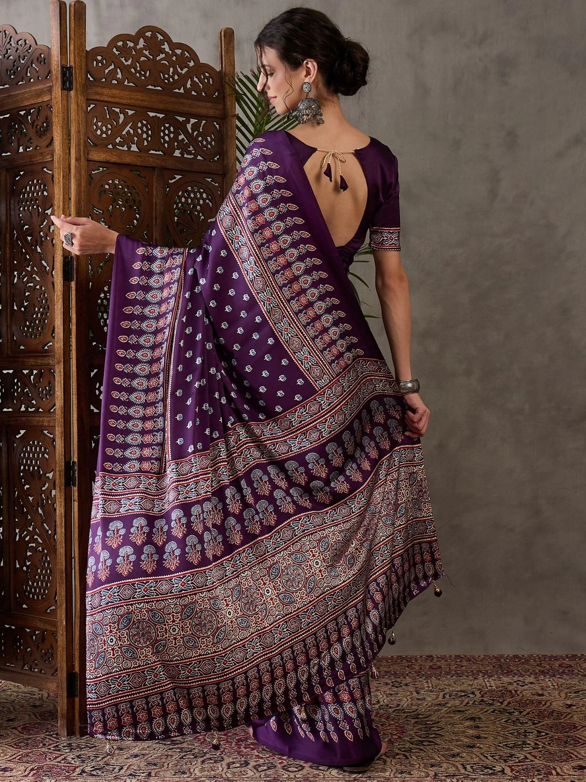 Odette Purple Silk Blend Printed Elegant Saree For Women - Image 2