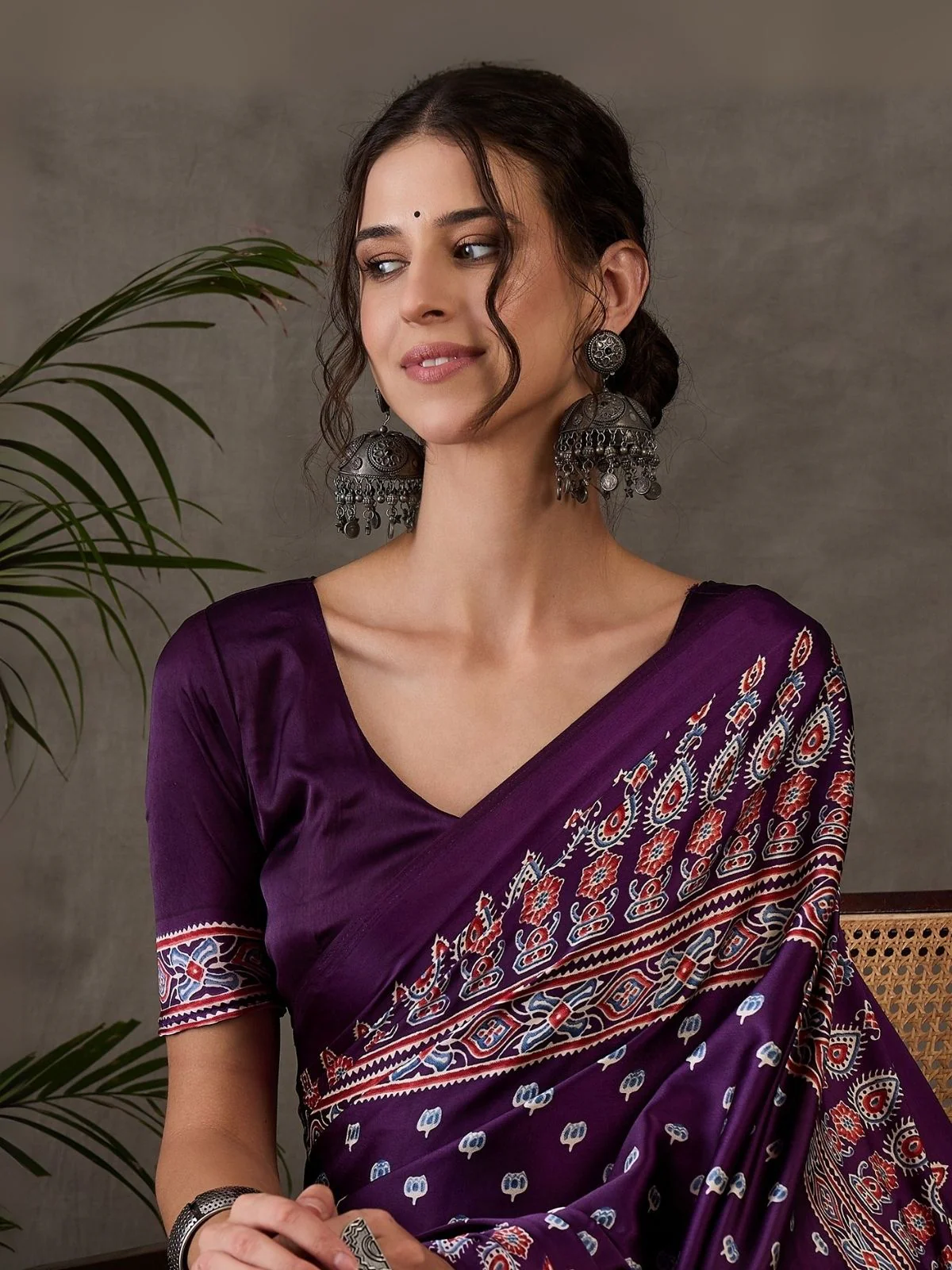 Odette Purple Silk Blend Printed Elegant Saree For Women - Image 4