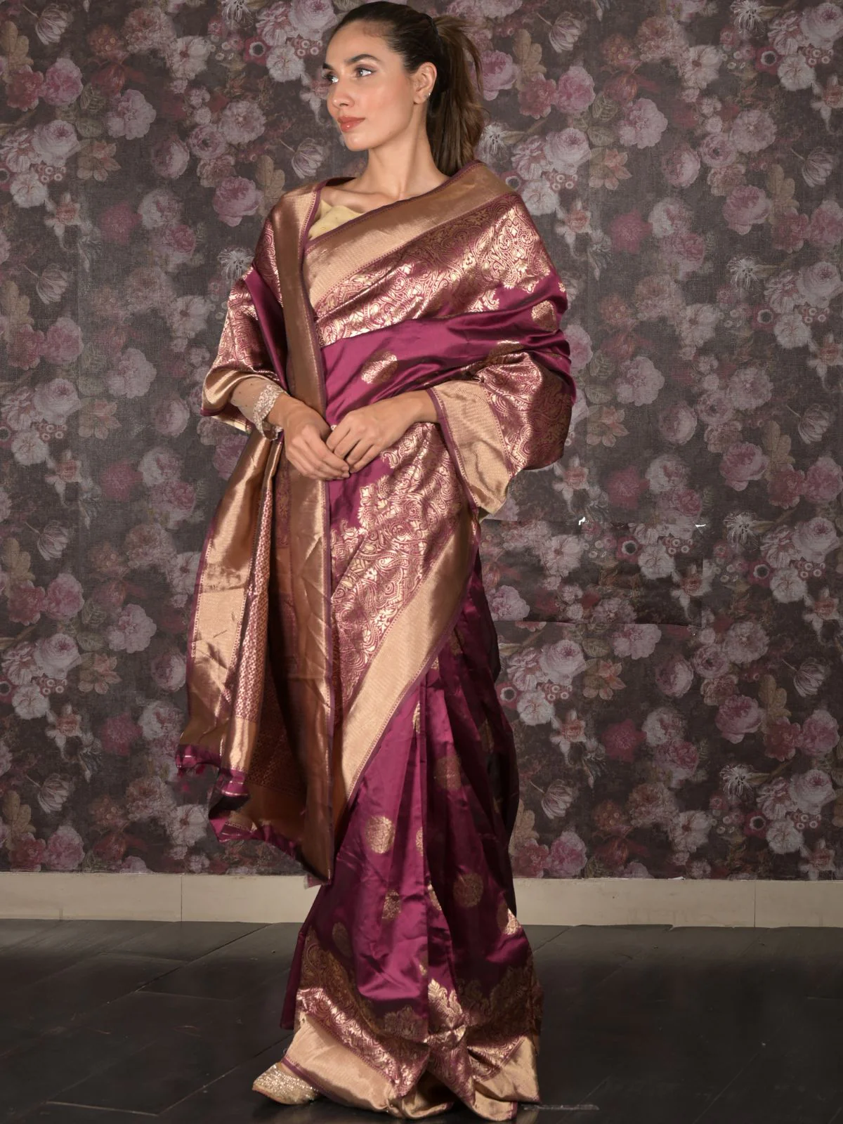 Odette Purple Silk Blend Saree With Unstitched Blouse For Women - Image 2