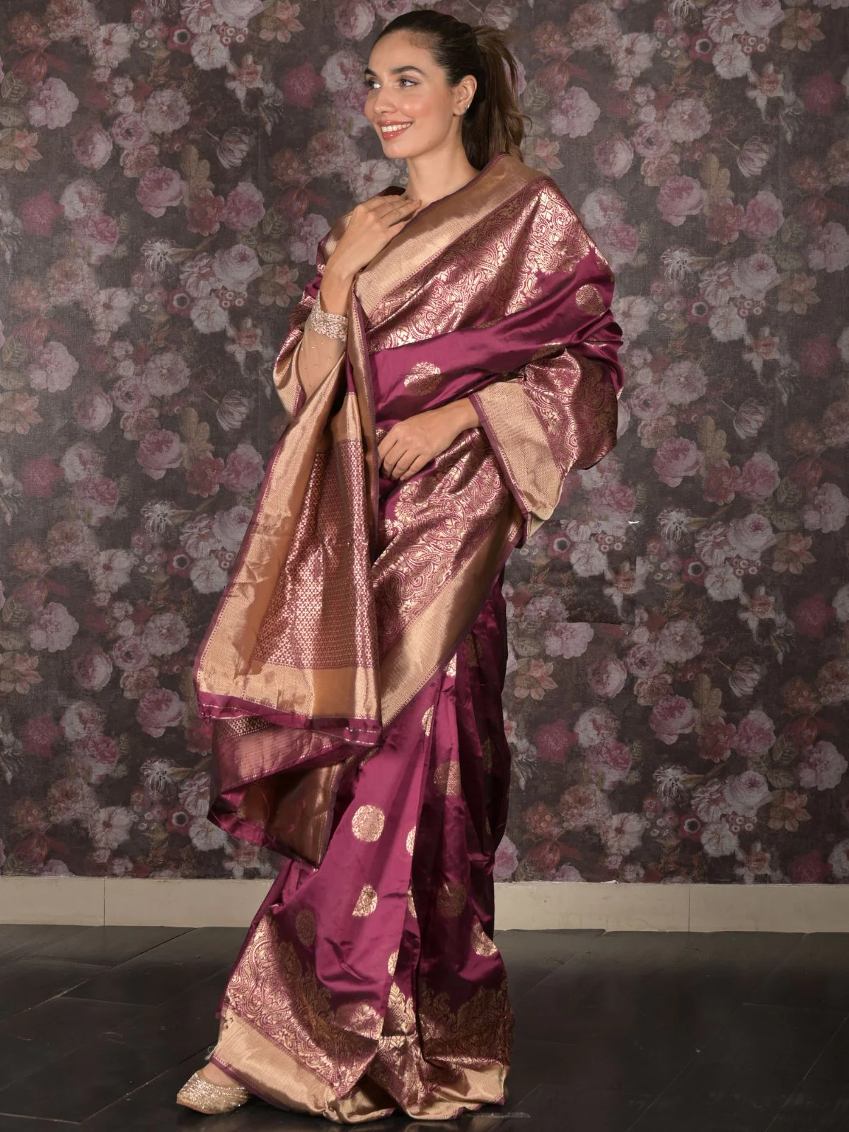 Odette Purple Silk Blend Saree With Unstitched Blouse For Women - Image 3