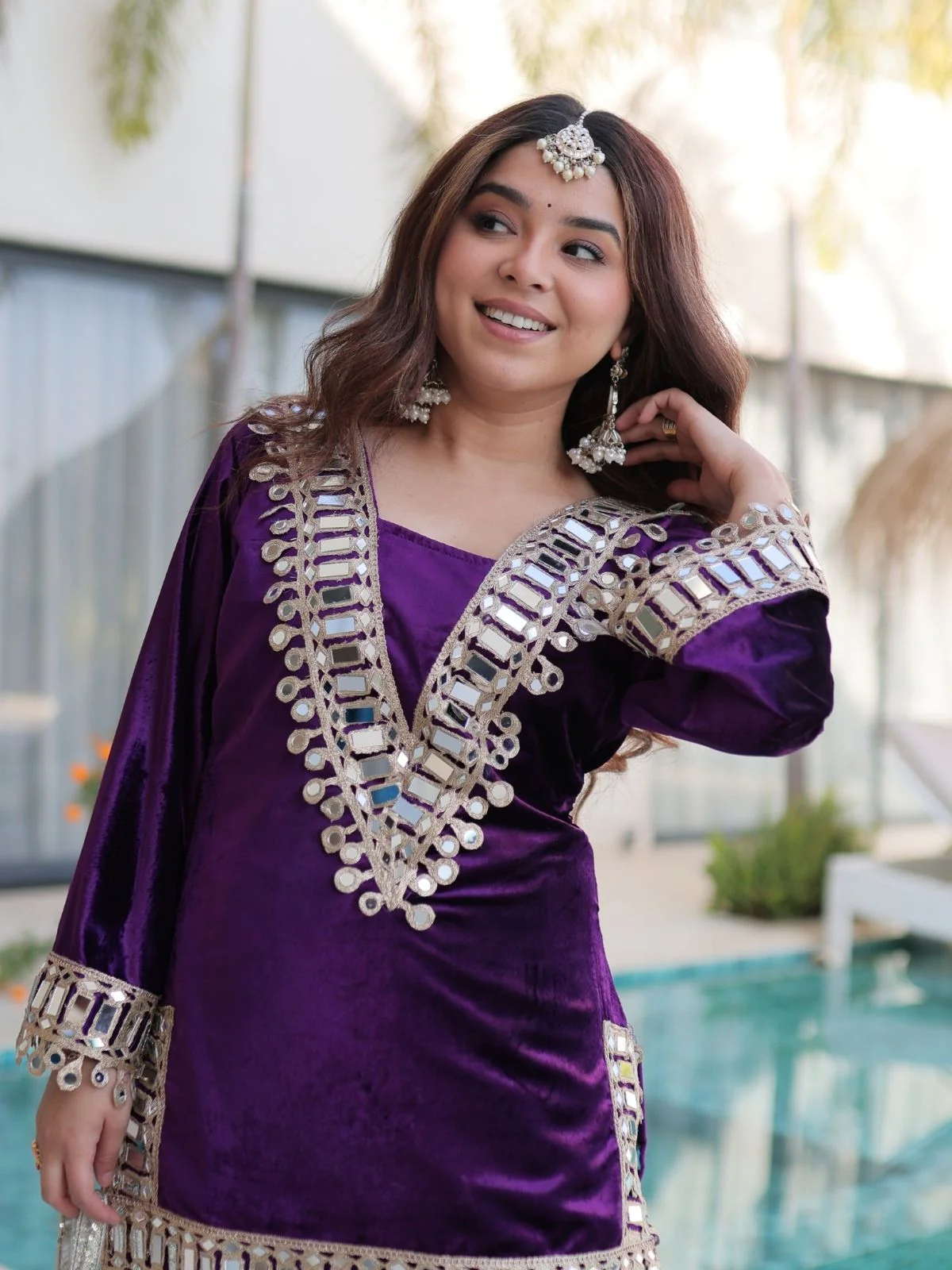 Odette Purple Velvet Solid Kurta Set For Women - Image 4