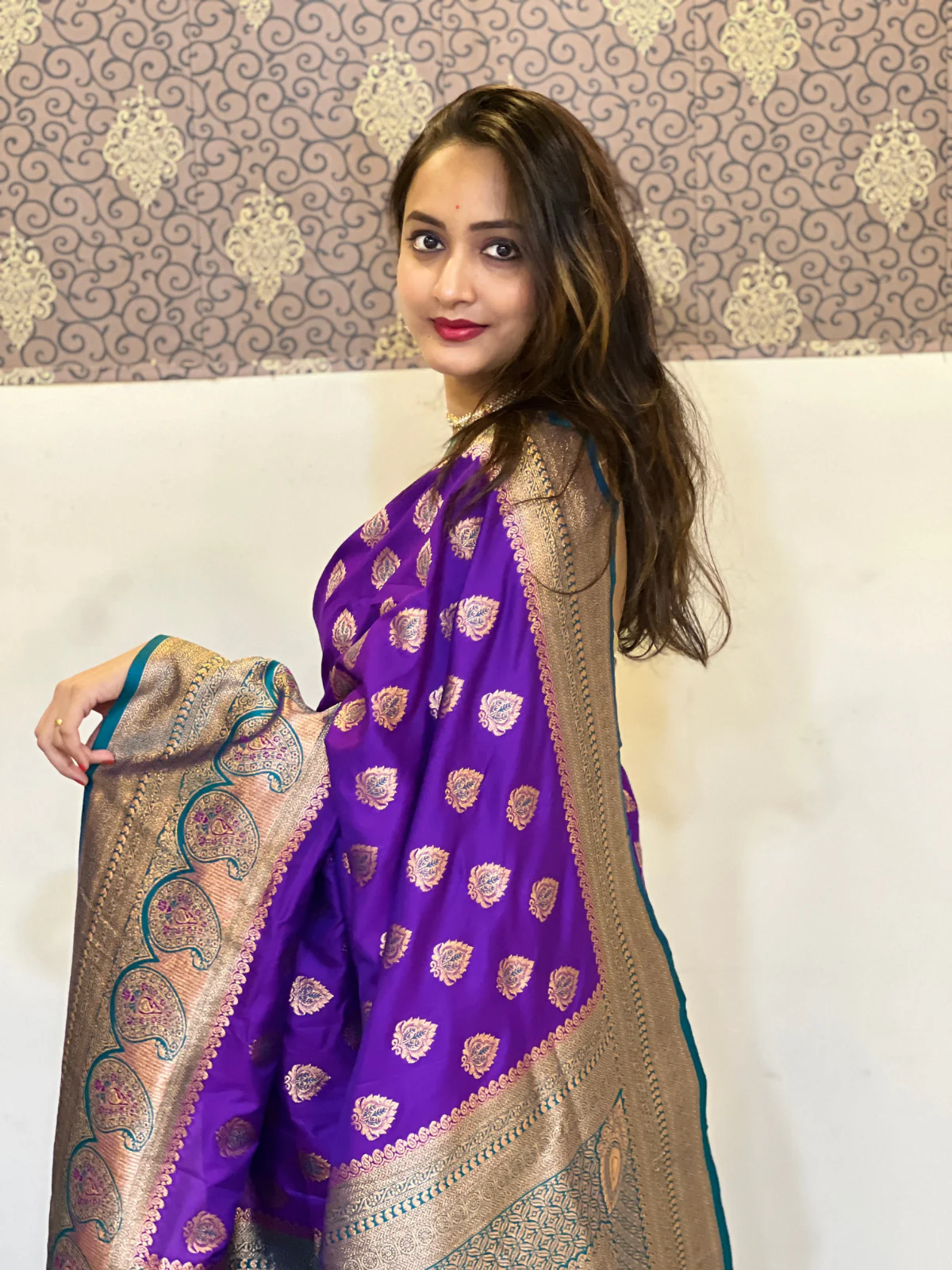 Odette Purple Woven Design Soft Silk Saree With Unstitched Blouse For Women - Image 2