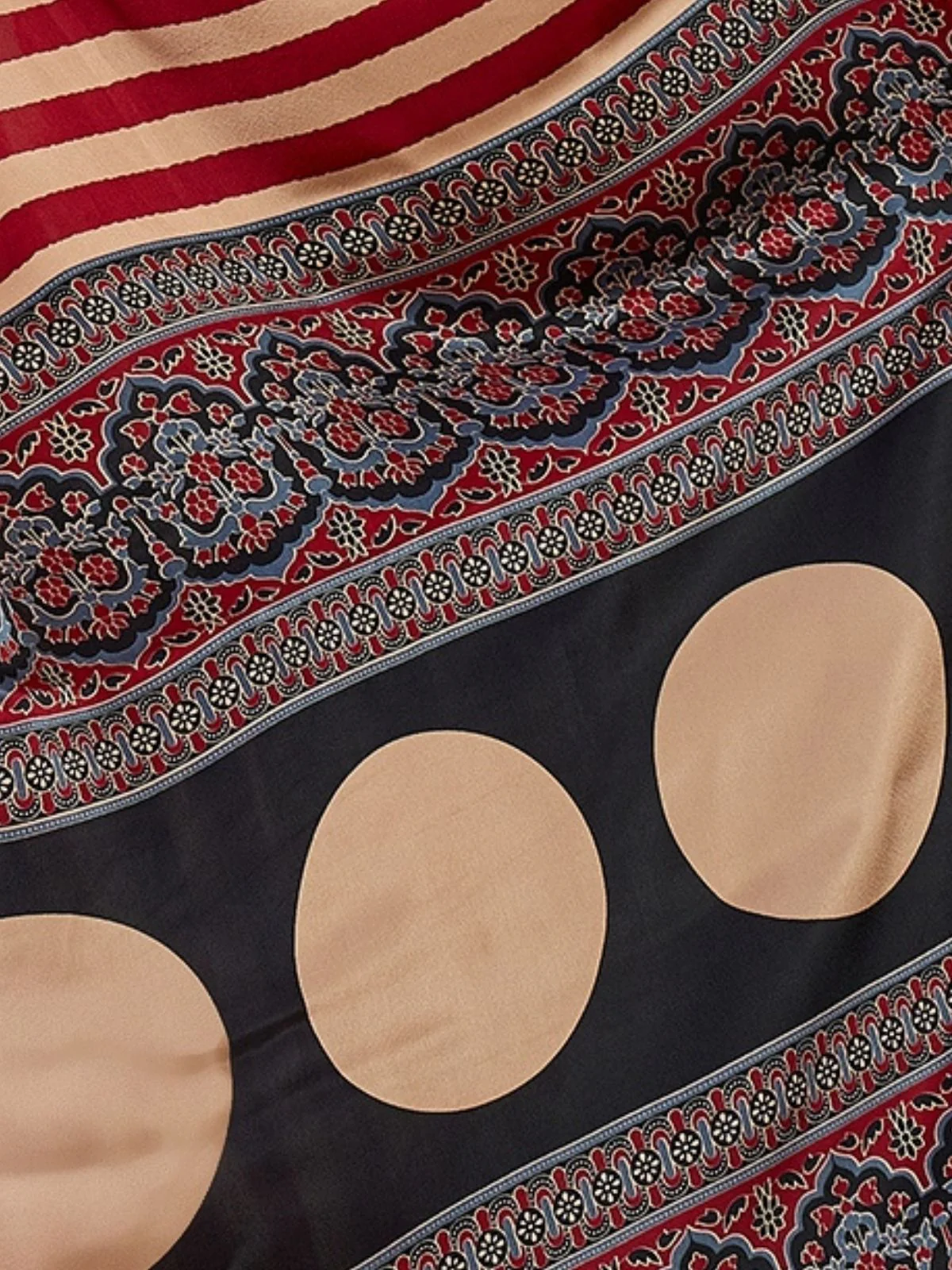 Odette Red And Cream Silk Blend Printed Elegant Saree For Women - Image 5