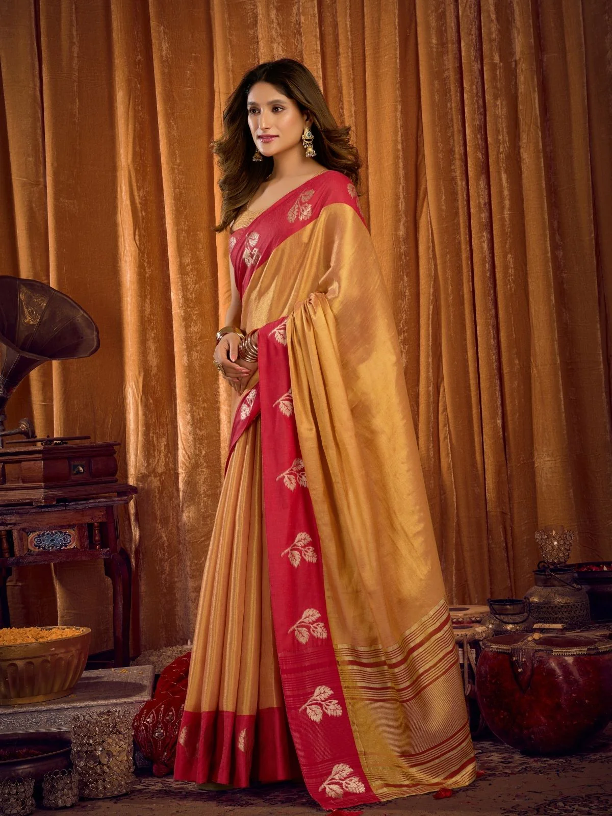Odette Red and Gold Silk Blend Woven Saree For Women - Image 2