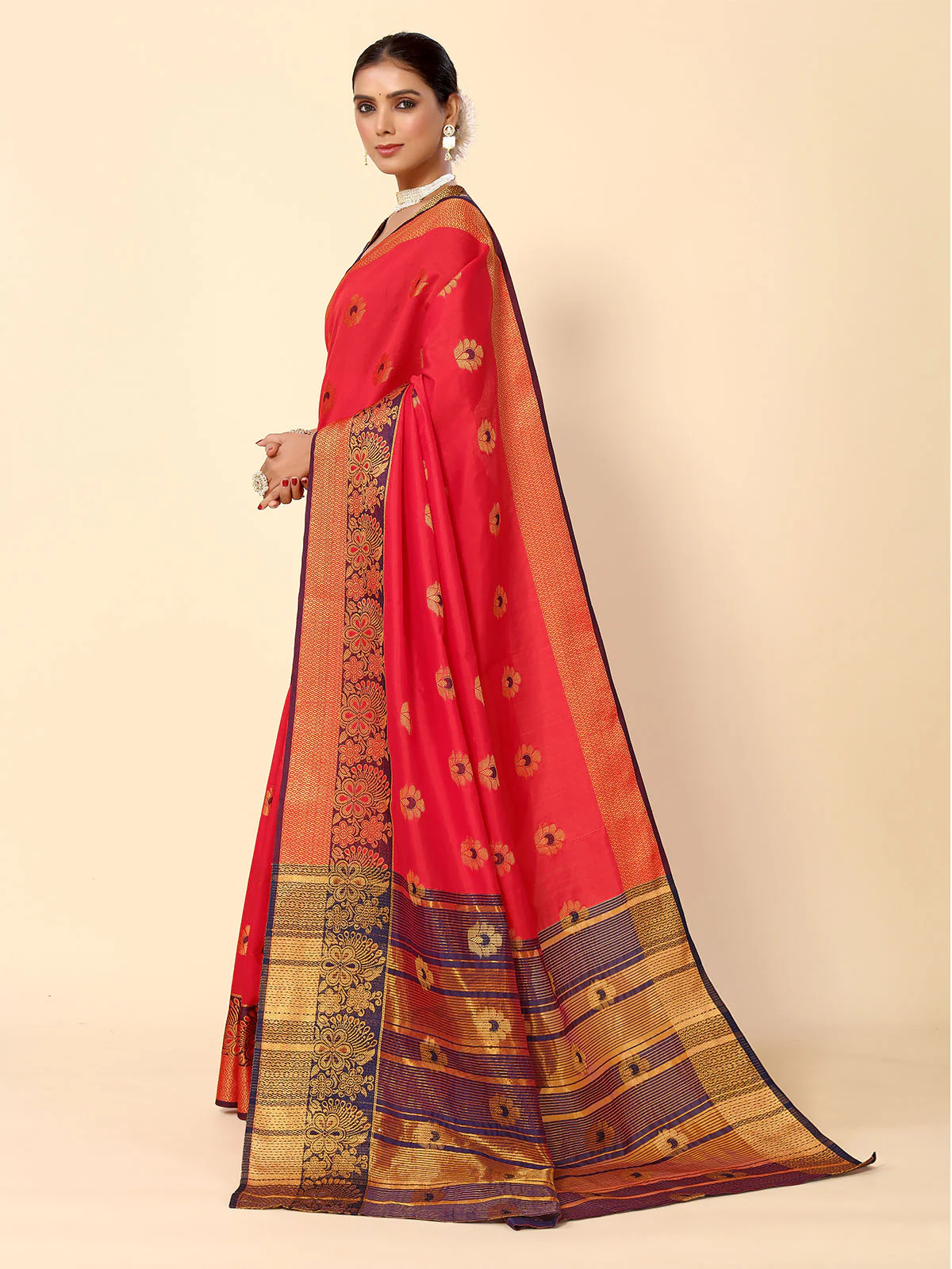Odette Red And Navy Blue Cotton Blend Woven Design Saree With Unstitched Blouse For Women - Image 3