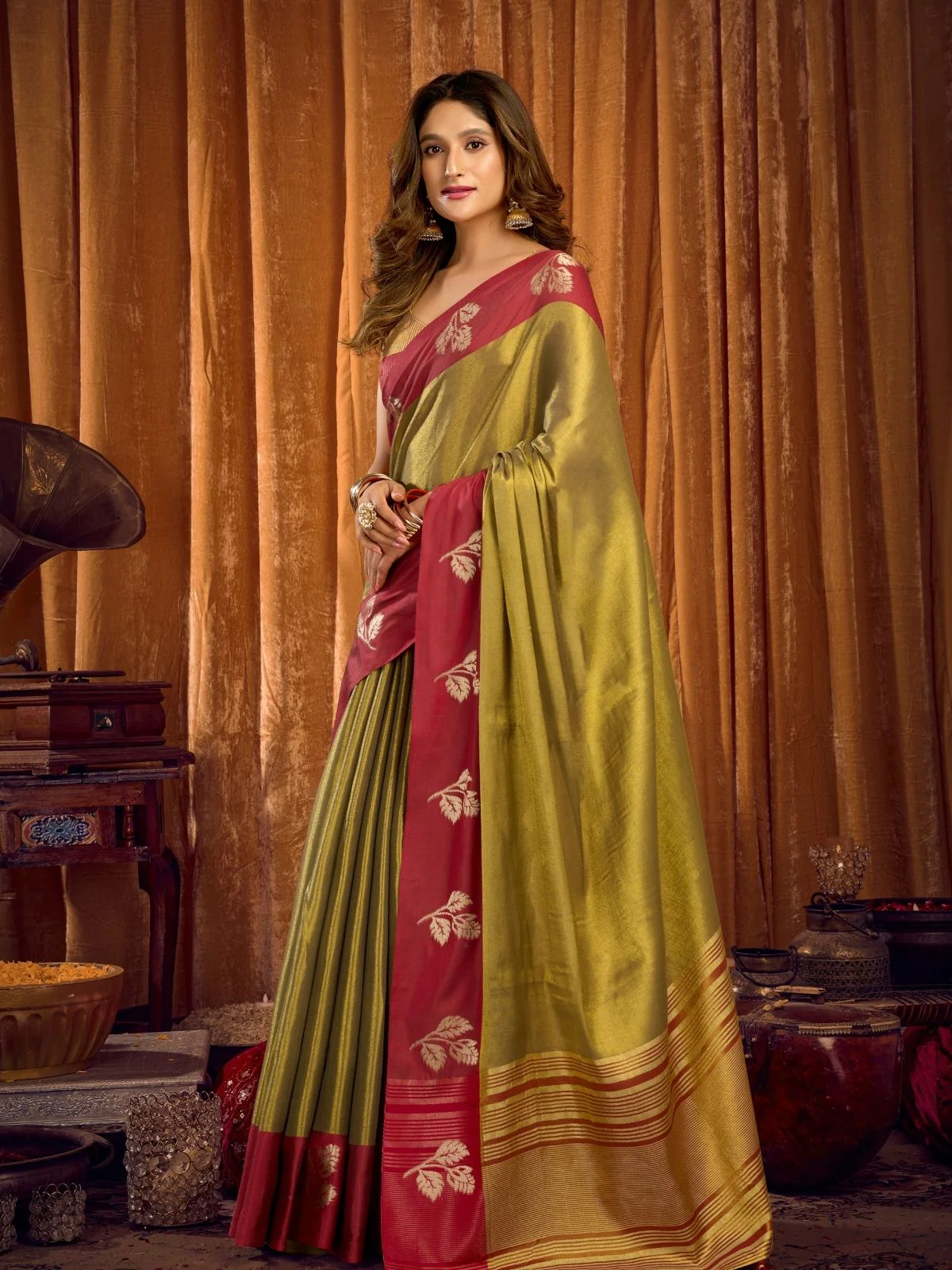 Odette Red and Olive Silk Blend Woven Saree For Women - Image 2