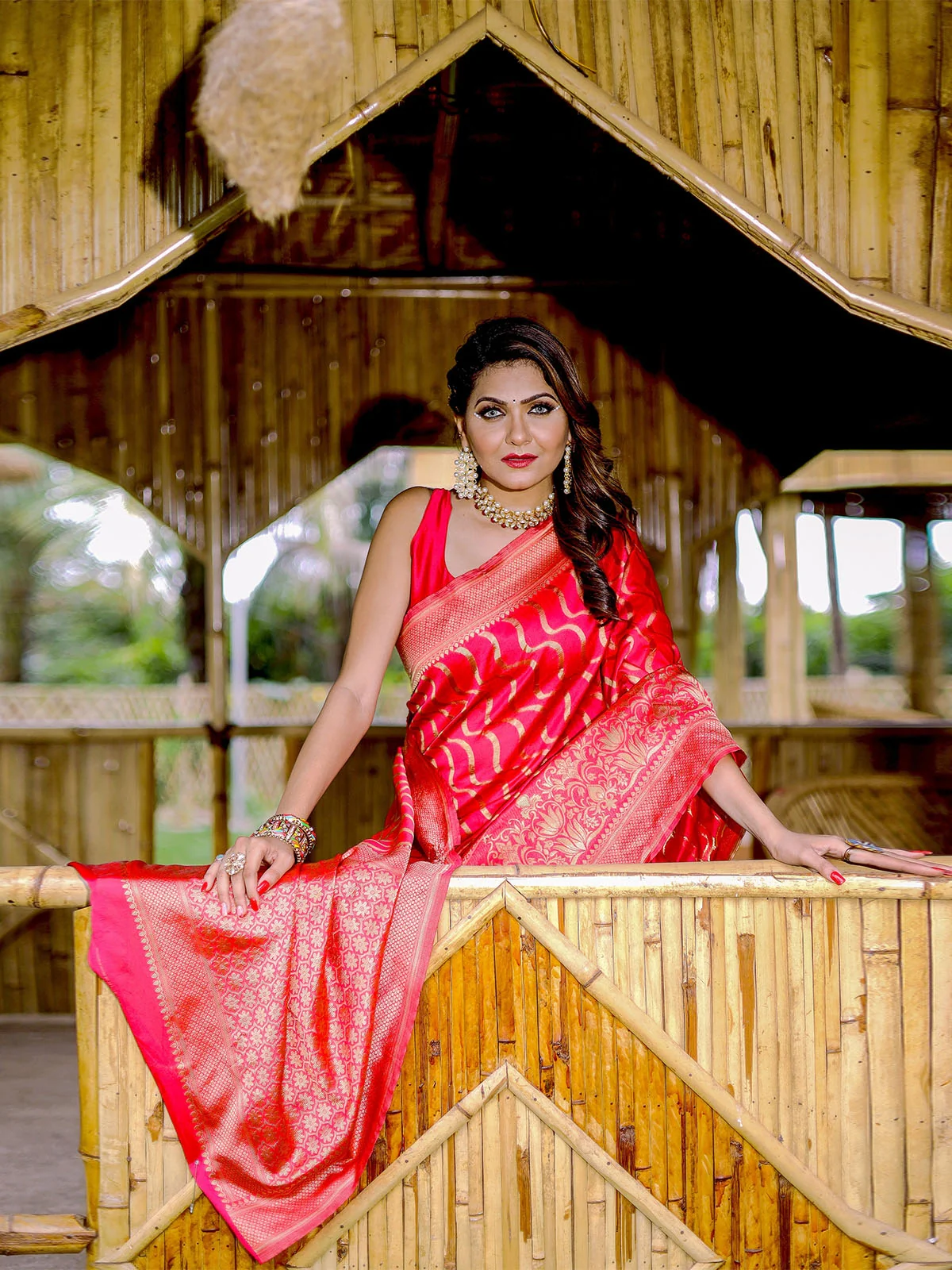 Odette Red Banarasi Silk Woven Saree With Unstitched Blouse For Women - Image 3