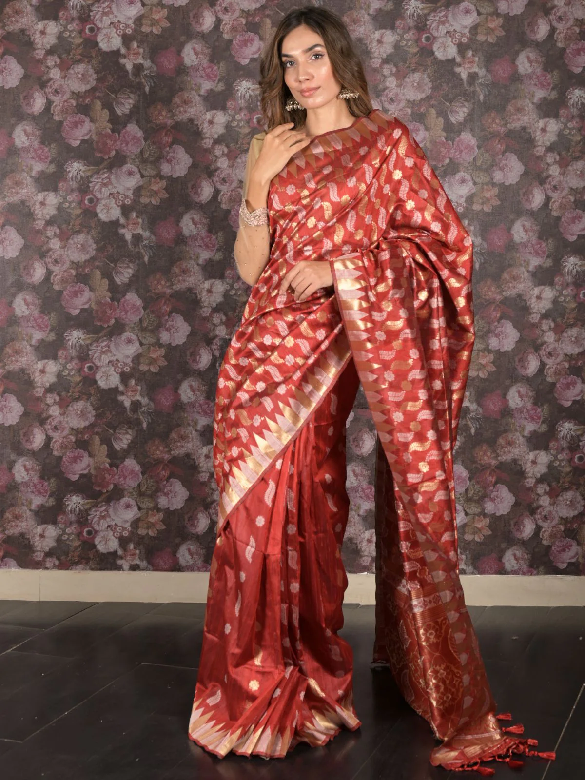 Odette Red Cotton Blend Woven Saree with Unstitched Blouse for Women - Image 2