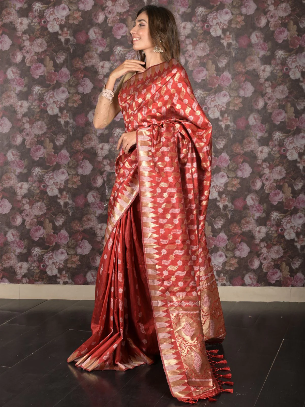Odette Red Cotton Blend Woven Saree with Unstitched Blouse for Women - Image 3