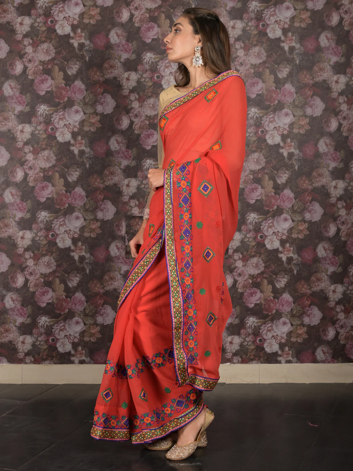Odette Red Embroidered Chiffon Saree Without Blouse for Women - Image 3