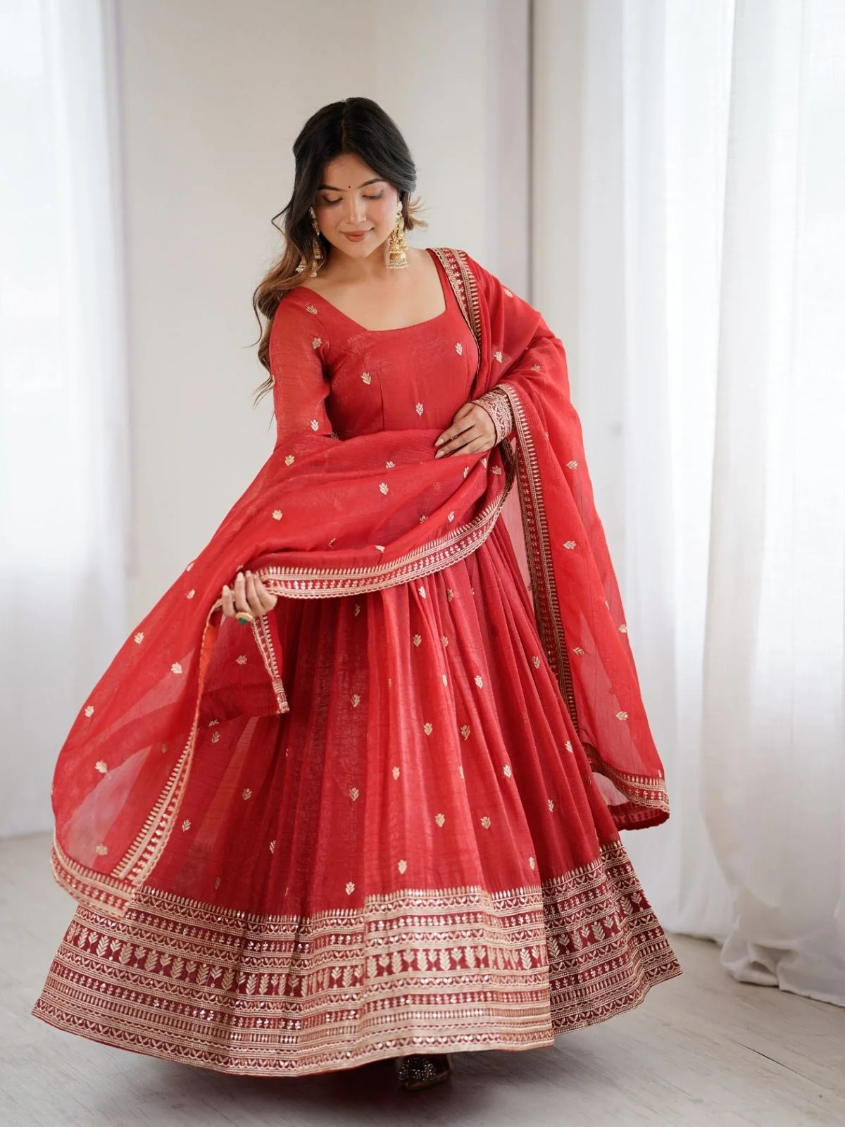 Odette Red Georgette Embellished Kurta Set For Women - Image 3