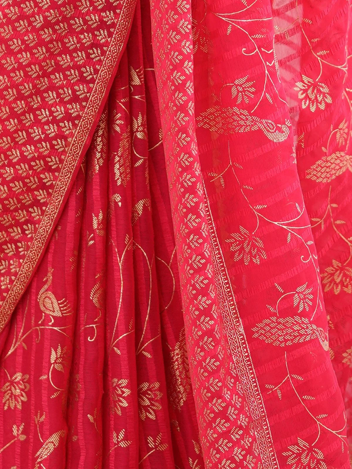 Odette Red Georgette Peacock Motifs Saree For Women - Image 5