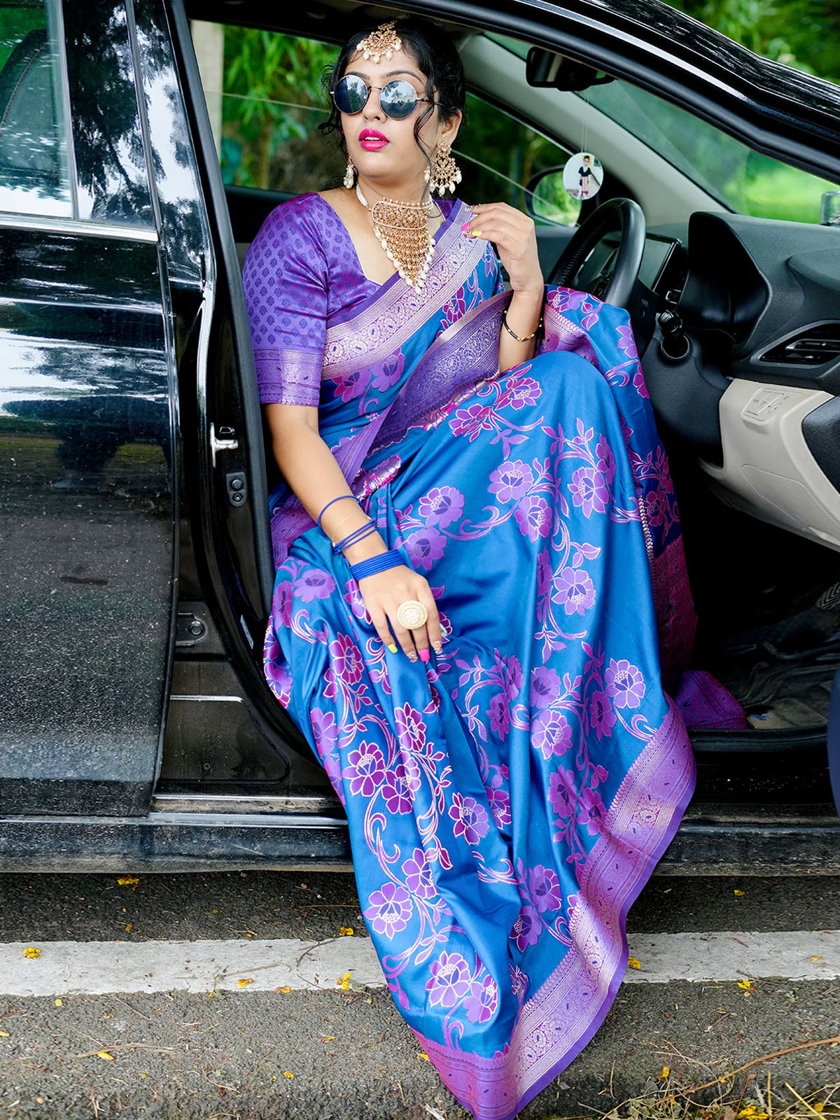 Odette Dark Blue Handloom Woven Satin Saree For Women - Image 2