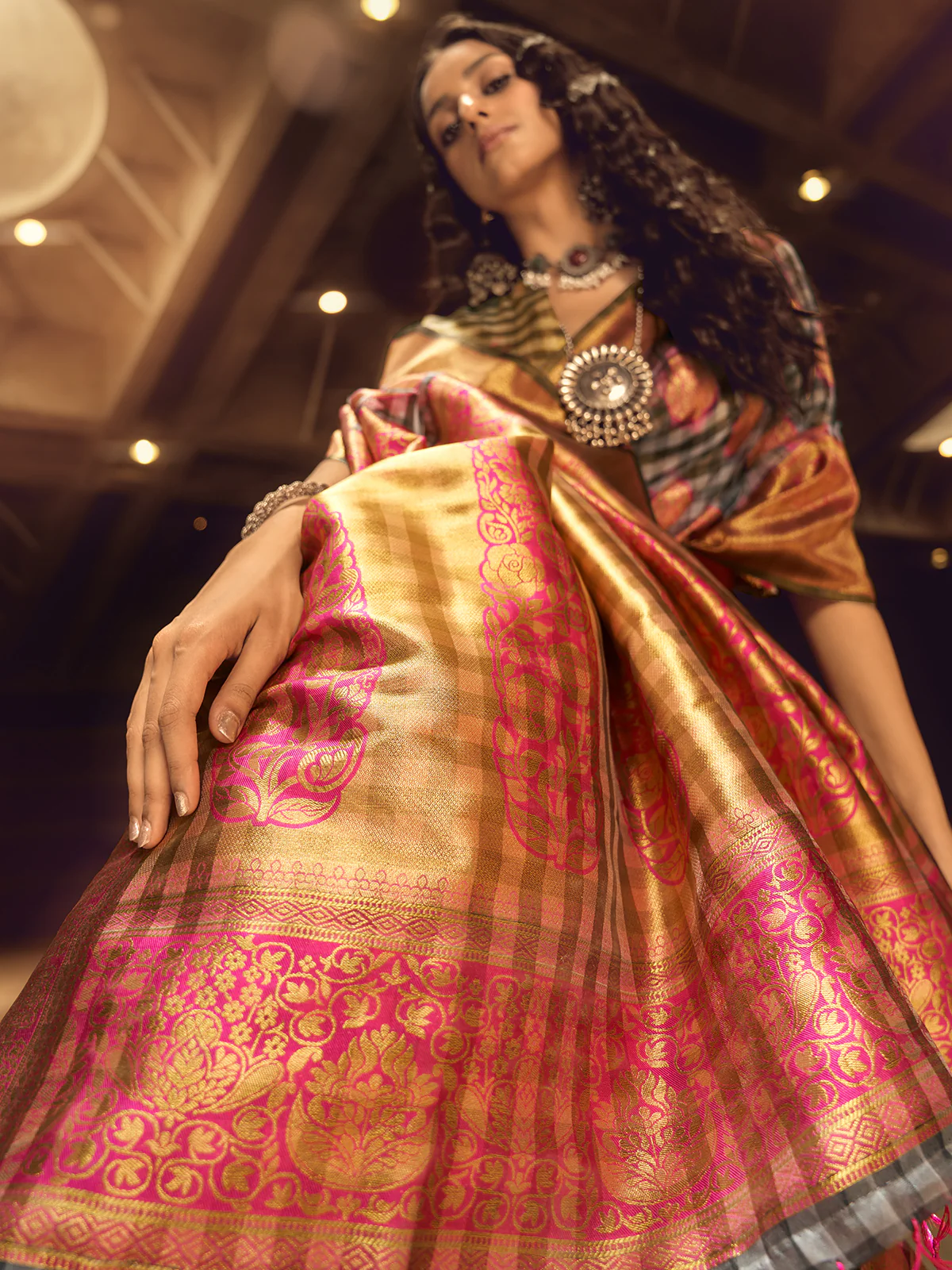 Odette Pink Handloom Woven Silk Blend Saree For Women - Image 3