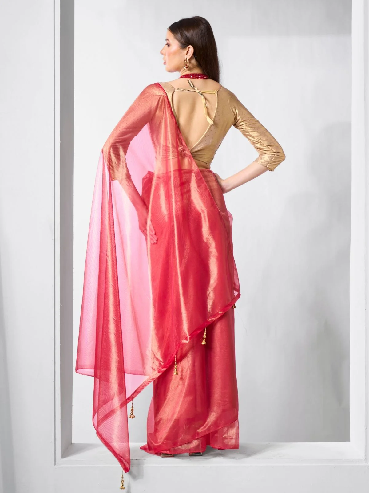Odette Red Net Solid Saree With Unstitched Blouse For Women - Image 4