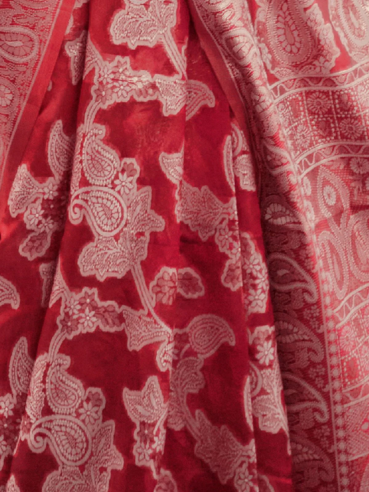 Odette Red Organza Woven Saree With Unstitched Blouse For Women - Image 3