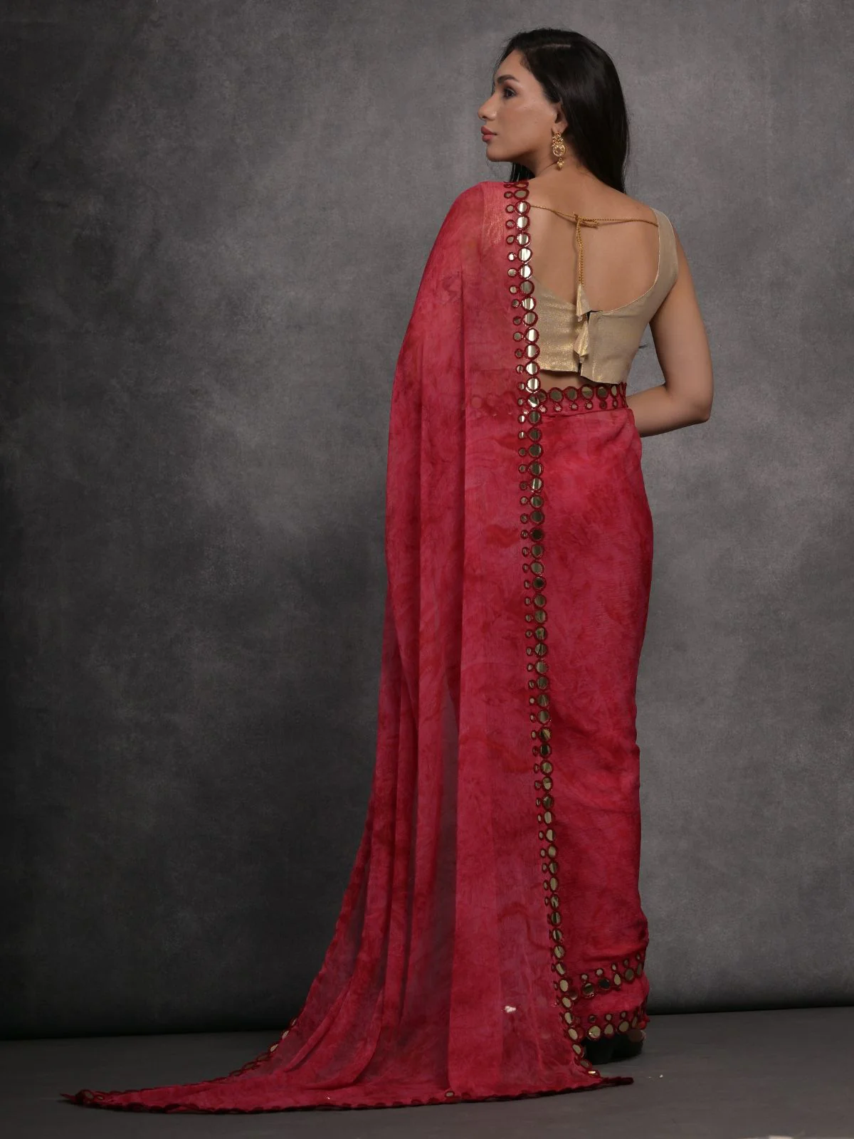 Odette Red Printed Georgette Saree With Unstitched Blouse For Women - Image 4
