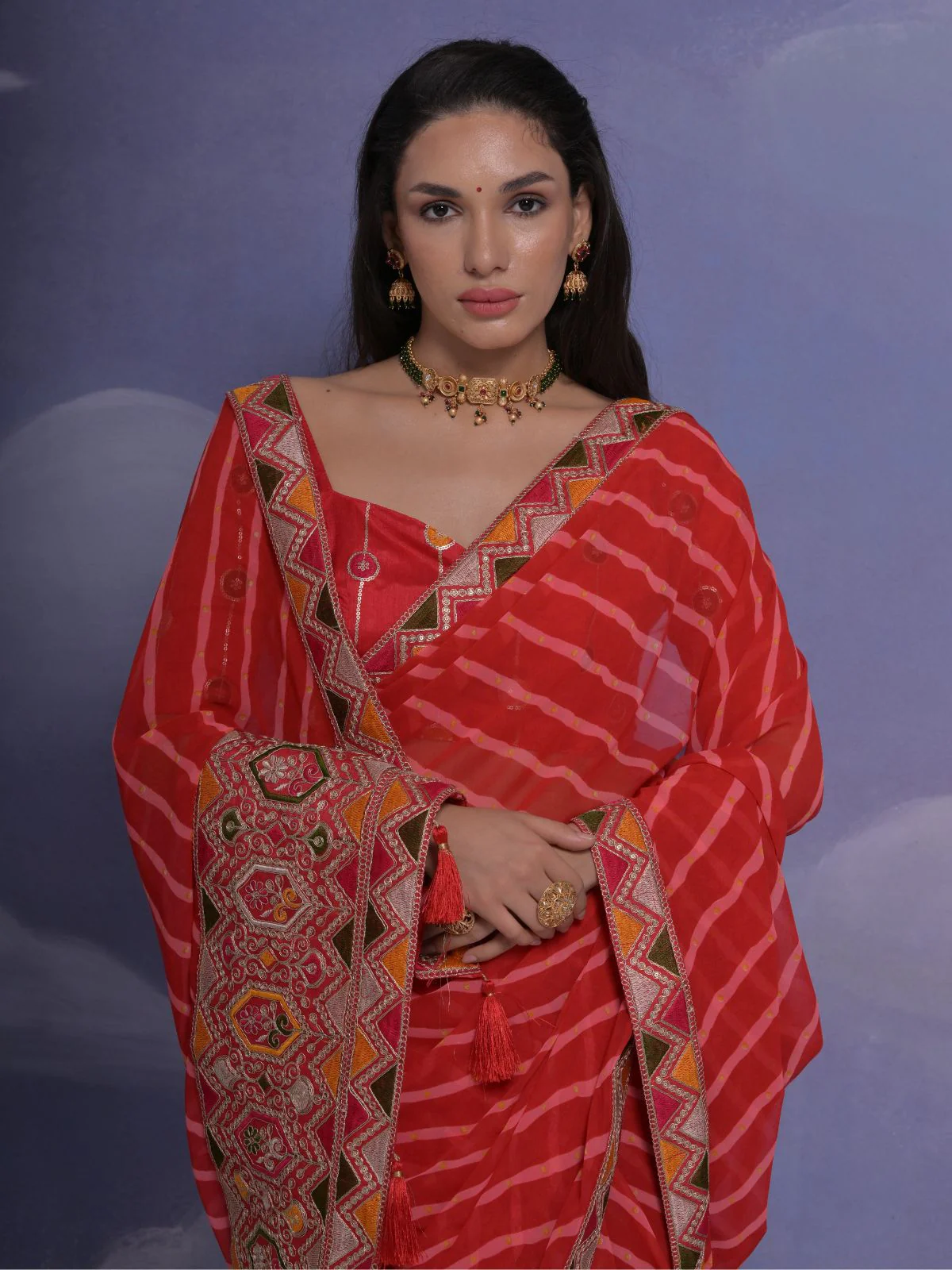 Odette Red Printed Georgette Saree With Unstitched Blouse For Women - Image 3