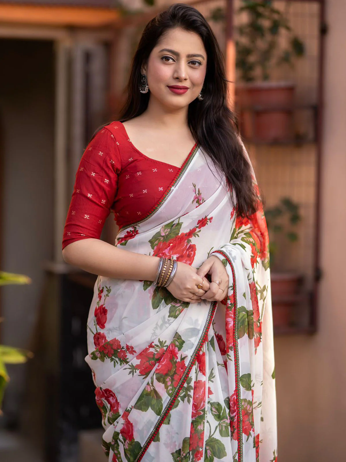 Odette White And Red Printed Soft Georgette Saree With Unstitched Blouse For Women - Image 2