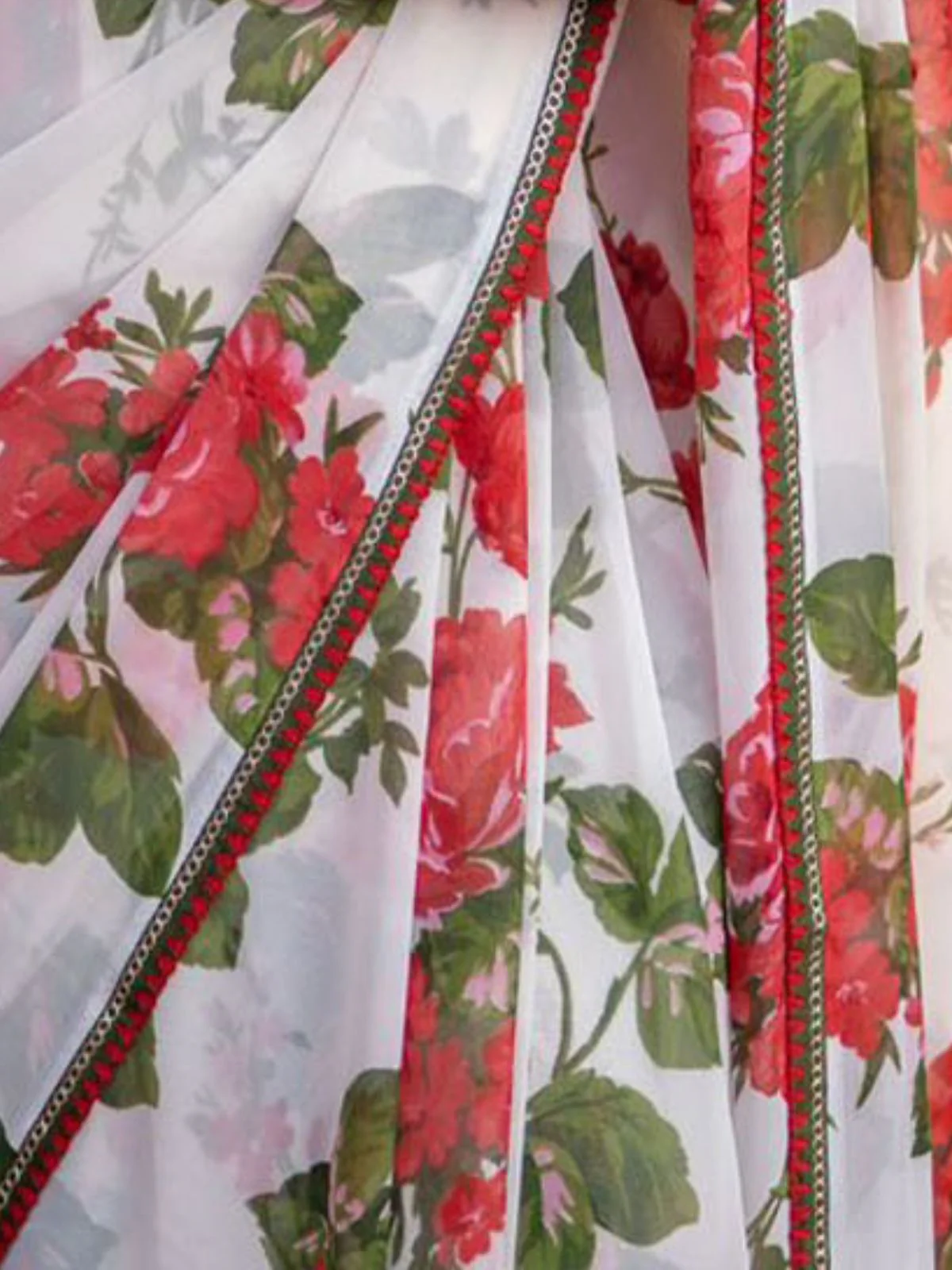 Odette White And Red Printed Soft Georgette Saree With Unstitched Blouse For Women - Image 4