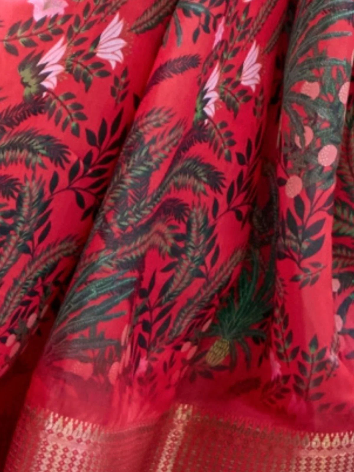 Odette Red Satin Printed Saree With Unstitched Blouse For Women - Image 3