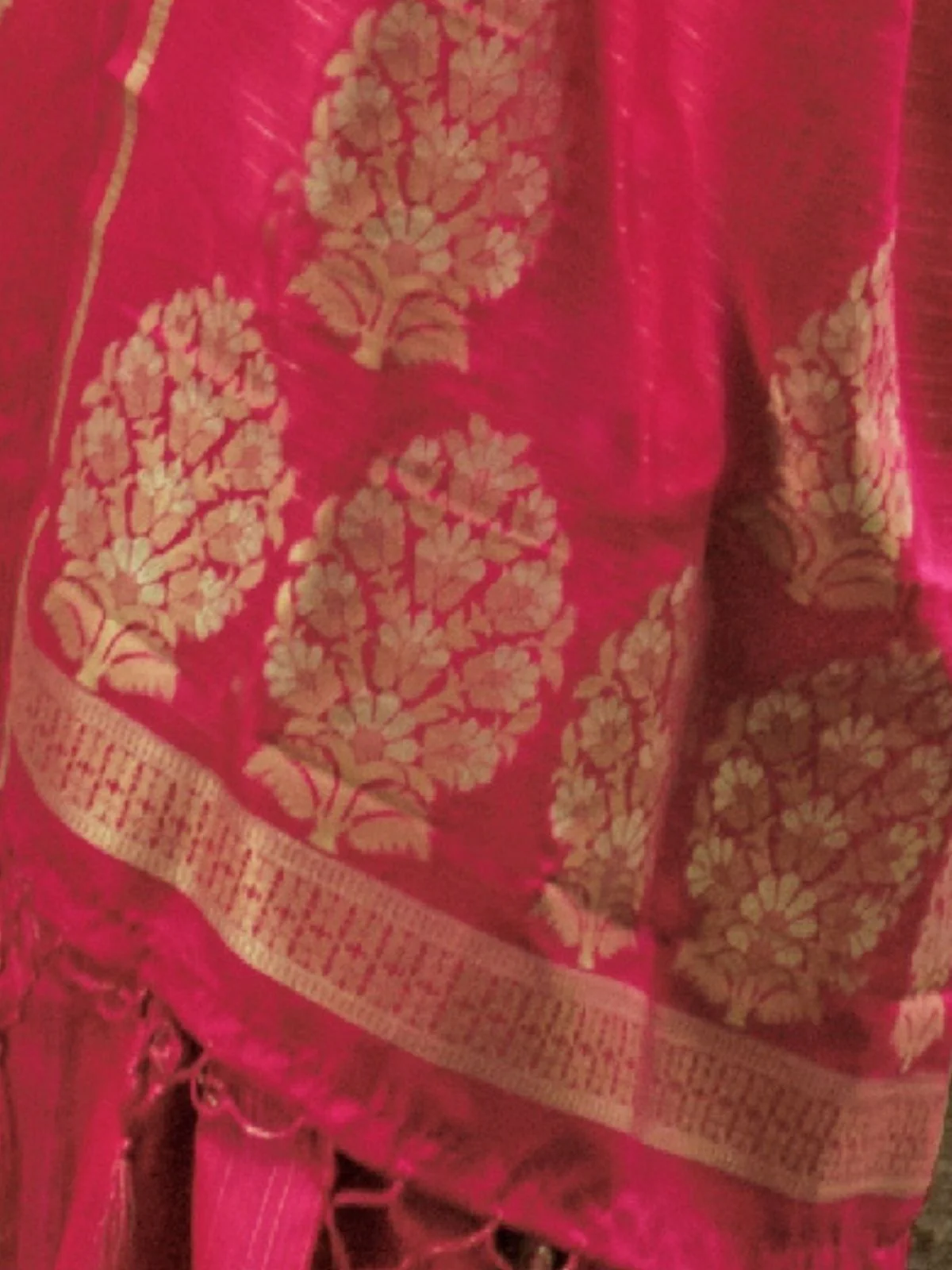 Odette Red Satin Woven Saree With Unstitched Blouse For Women - Image 3