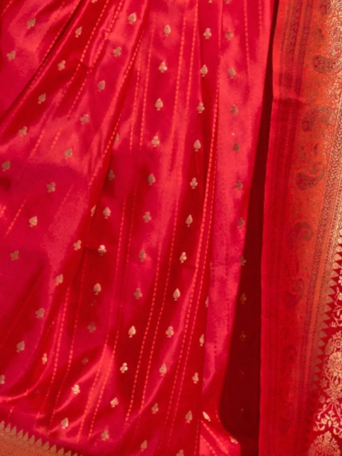 Odette Red Satin Woven Saree With Unstitched Blouse For Women - Image 3