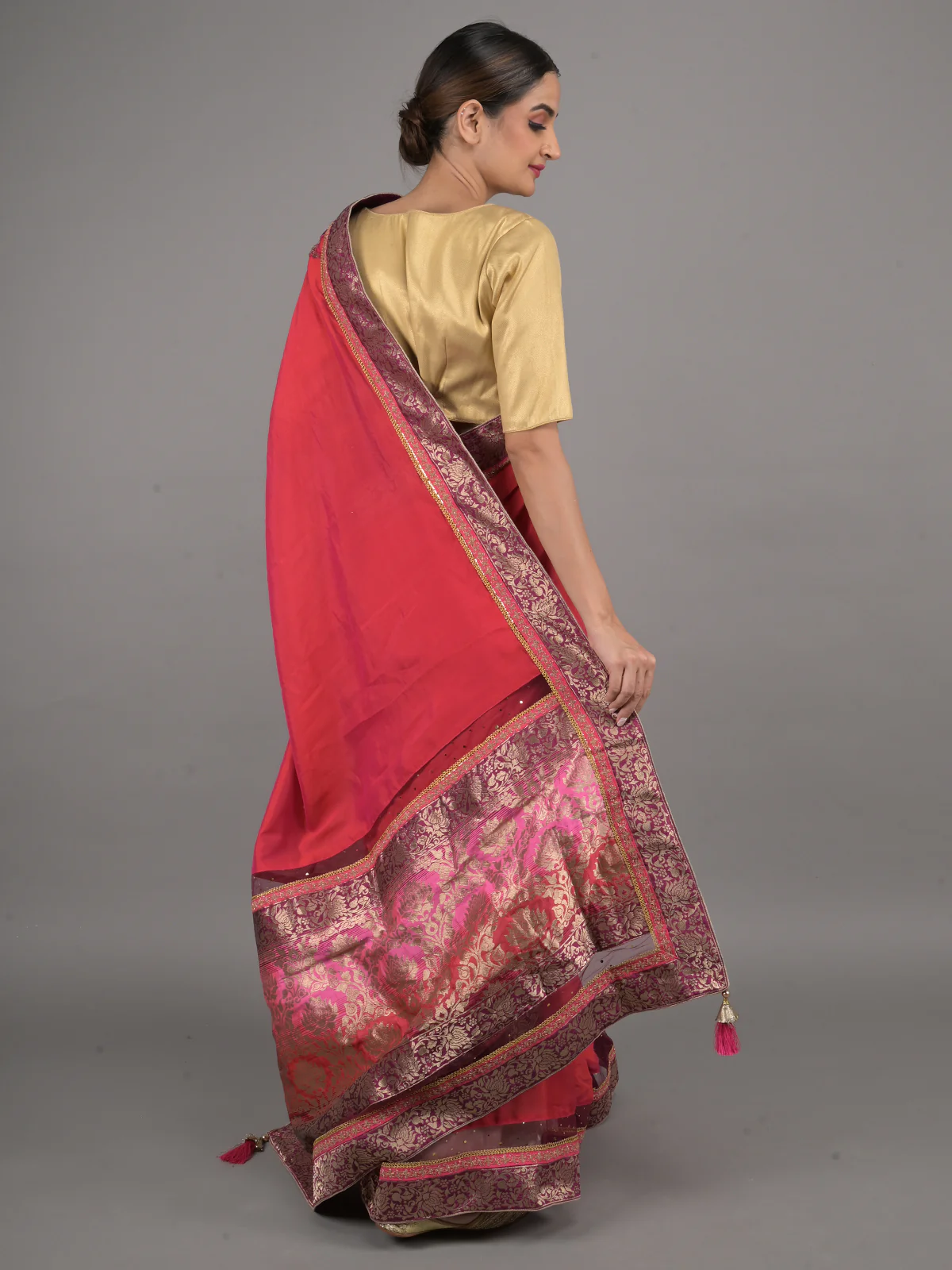 Odette Red Shaded Chinon Silk Blend Woven Saree With Unstitched Blouse For Women - Image 3