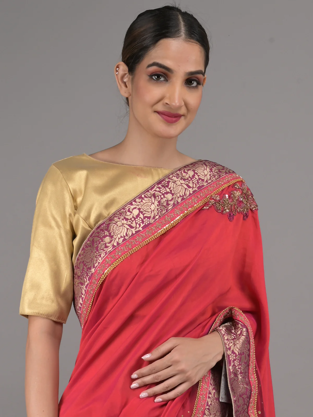 Odette Red Shaded Chinon Silk Blend Woven Saree With Unstitched Blouse For Women - Image 4