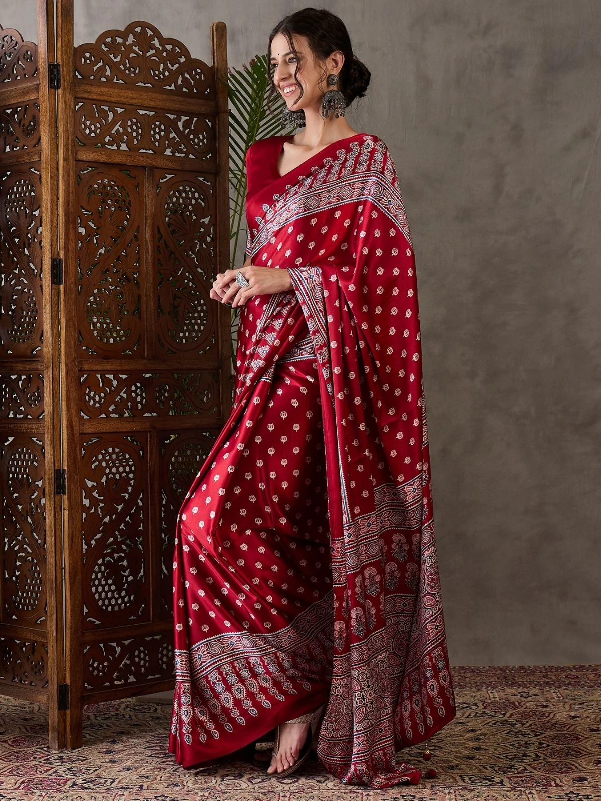 Odette Red Silk Blend Printed Elegant Saree For Women - Image 3