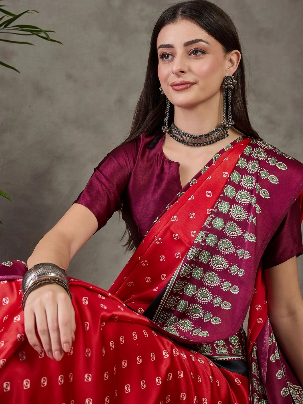 Odette Red Silk Blend Printed Elegant Saree For Women - Image 4
