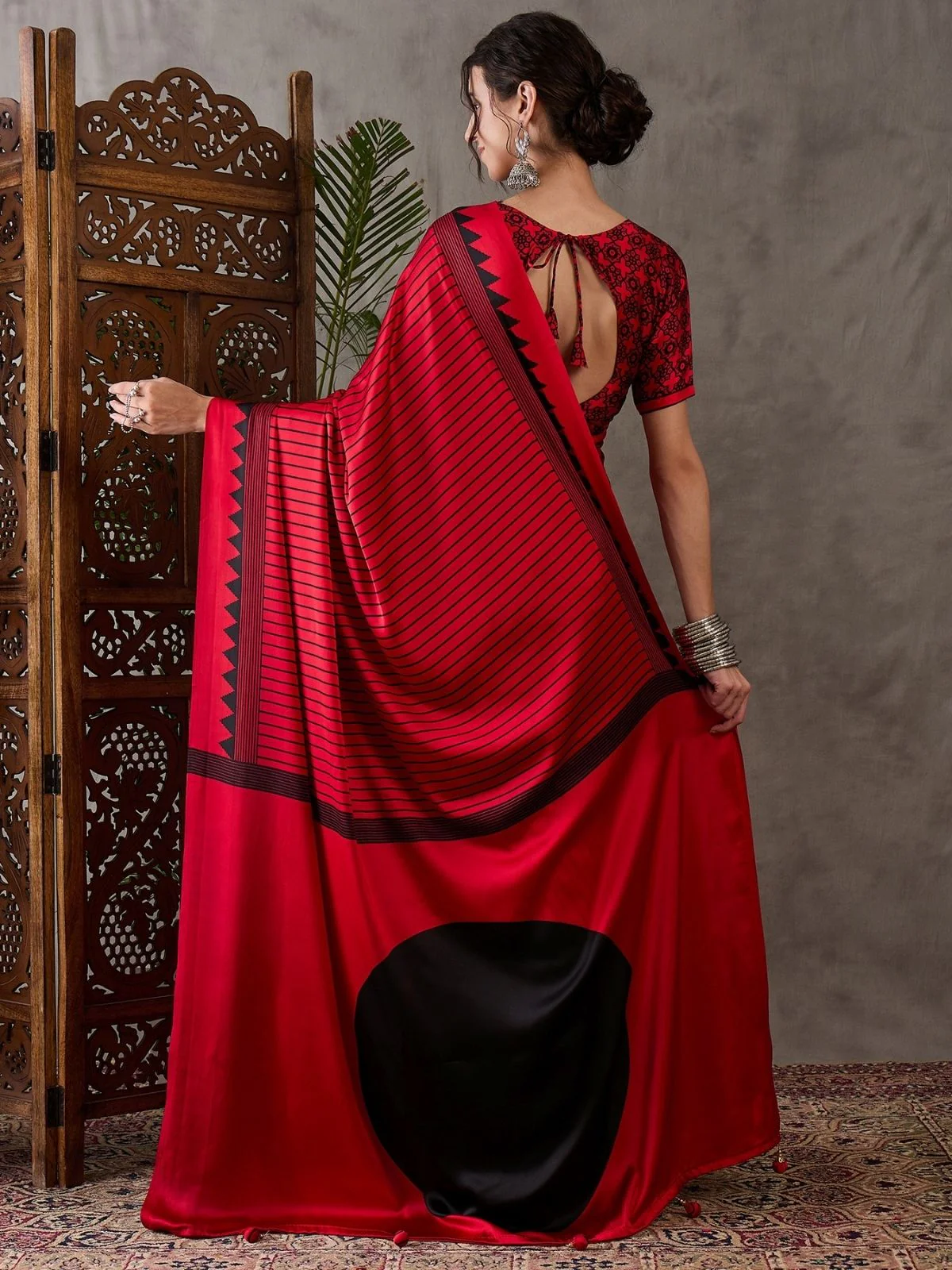 Odette Red Silk Blend Printed Elegant Saree For Women - Image 2