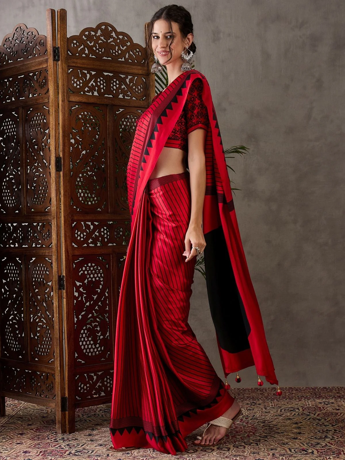 Odette Red Silk Blend Printed Elegant Saree For Women - Image 3