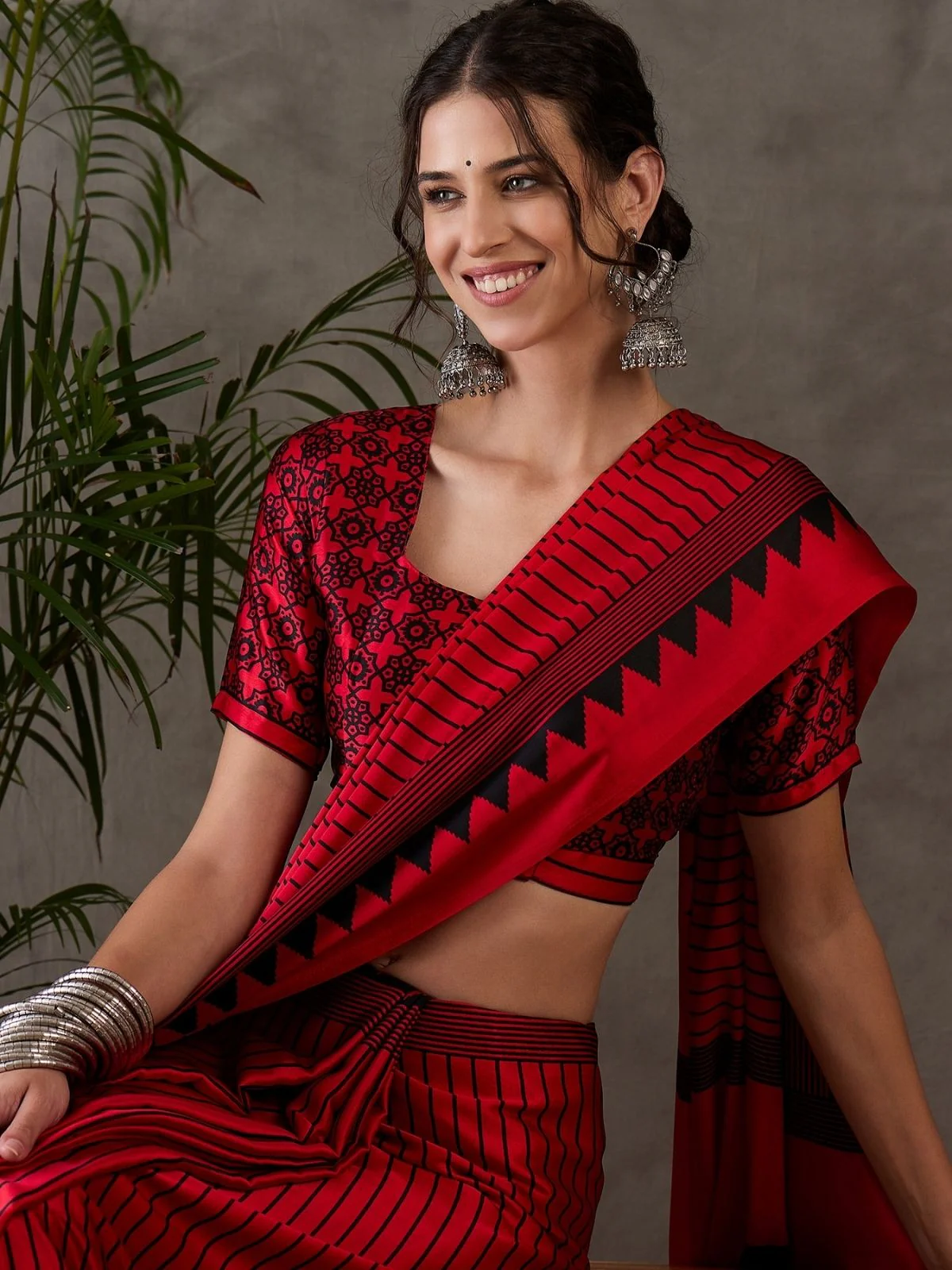 Odette Red Silk Blend Printed Elegant Saree For Women - Image 4