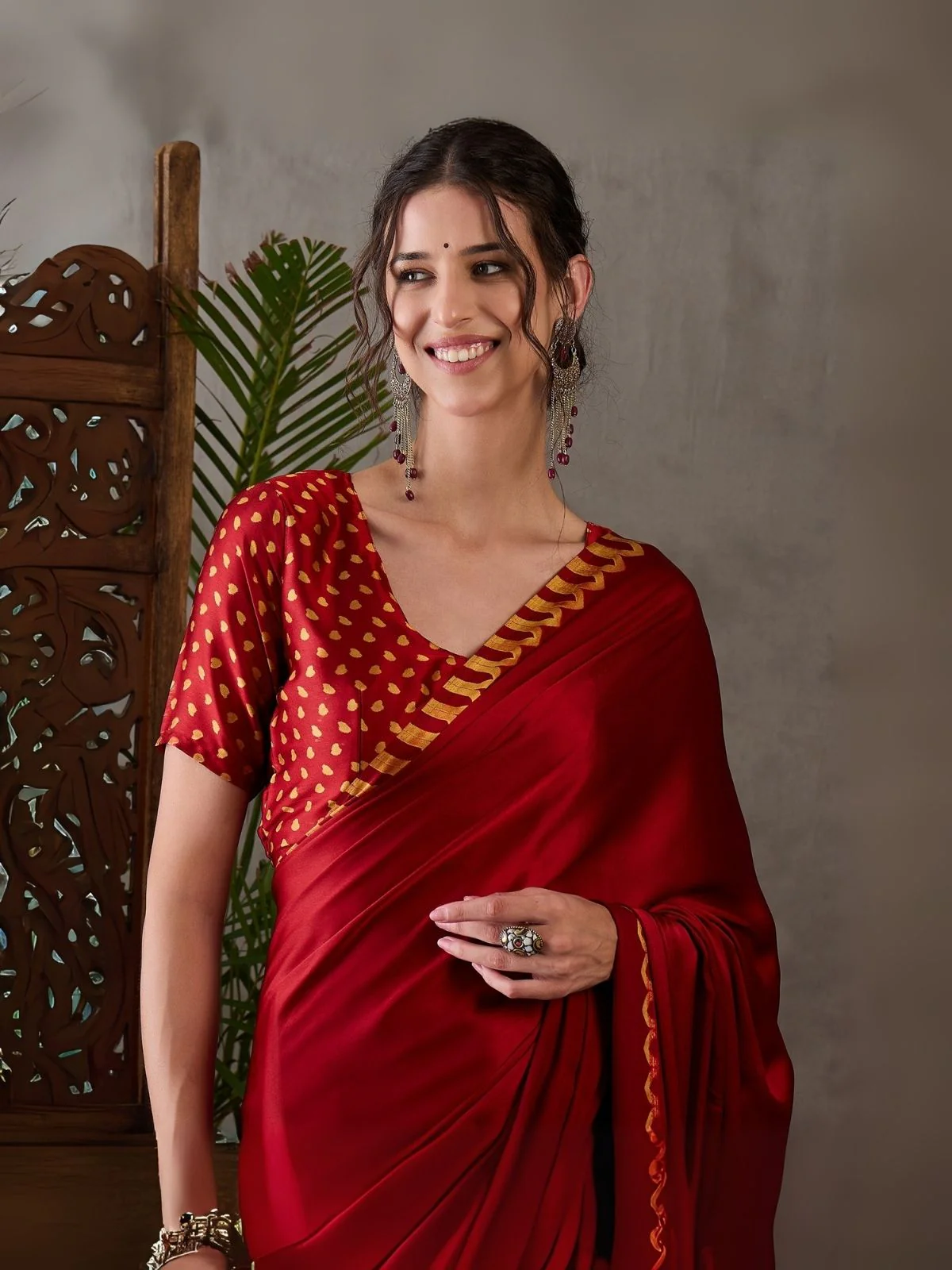 Odette Red Silk Blend Printed Elegant Saree For Women - Image 4