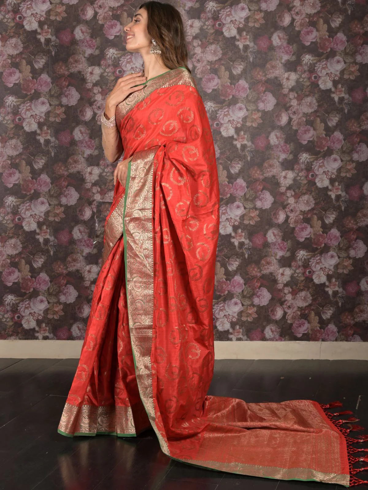 Odette Red Silk Blend Saree With Unstitched Blouse For Women - Image 3
