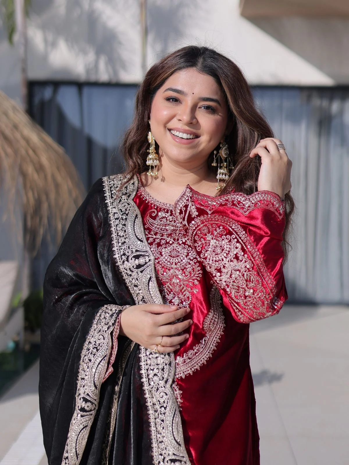 Odette Red Velvet Embroidered Kurta Set For Women - Image 4