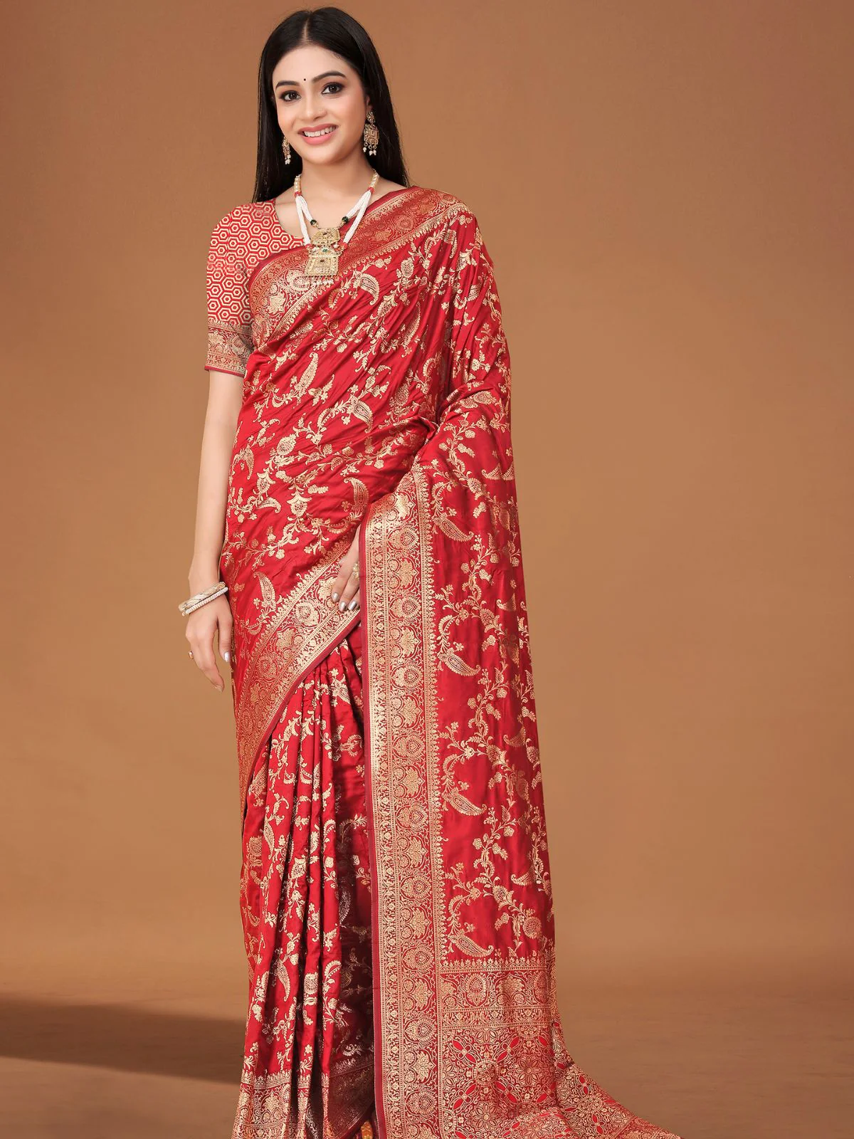 Odette Red Woven Banarasi Silk Saree With Unstitched Blouse For Women - Image 2