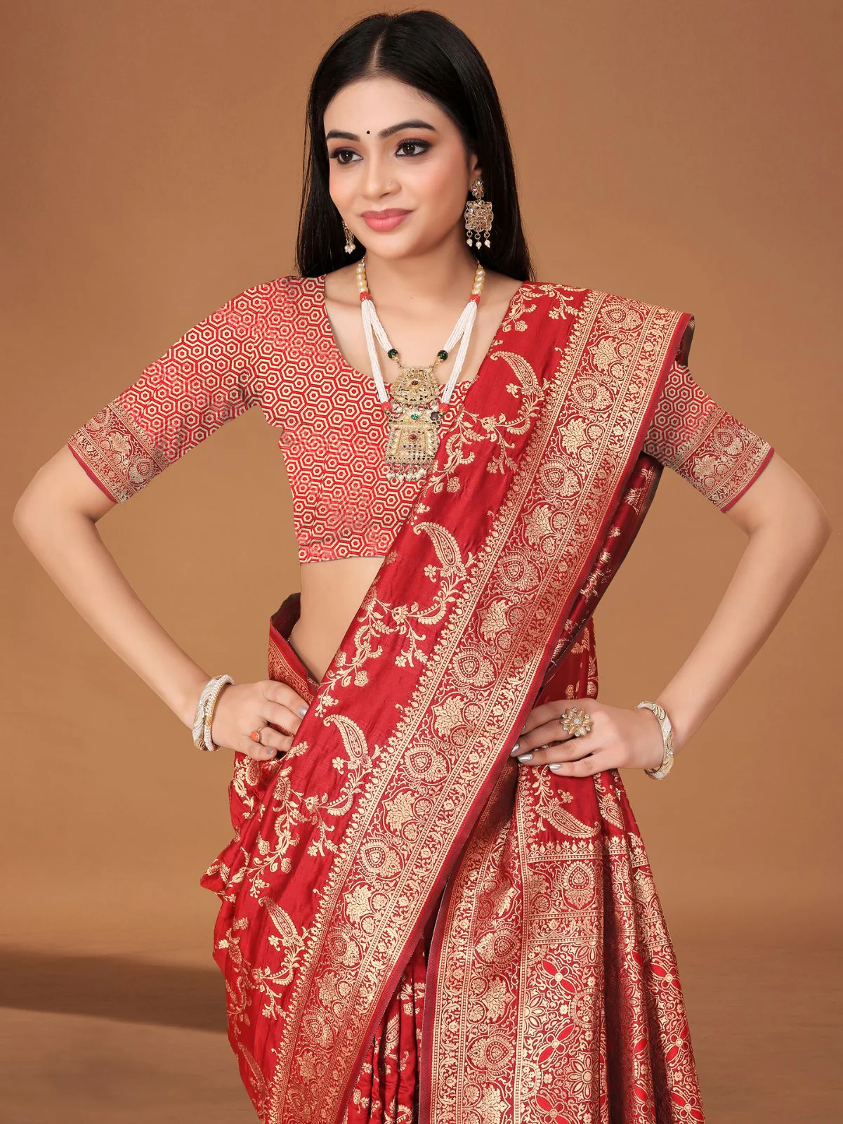 Odette Red Woven Banarasi Silk Saree With Unstitched Blouse For Women - Image 4